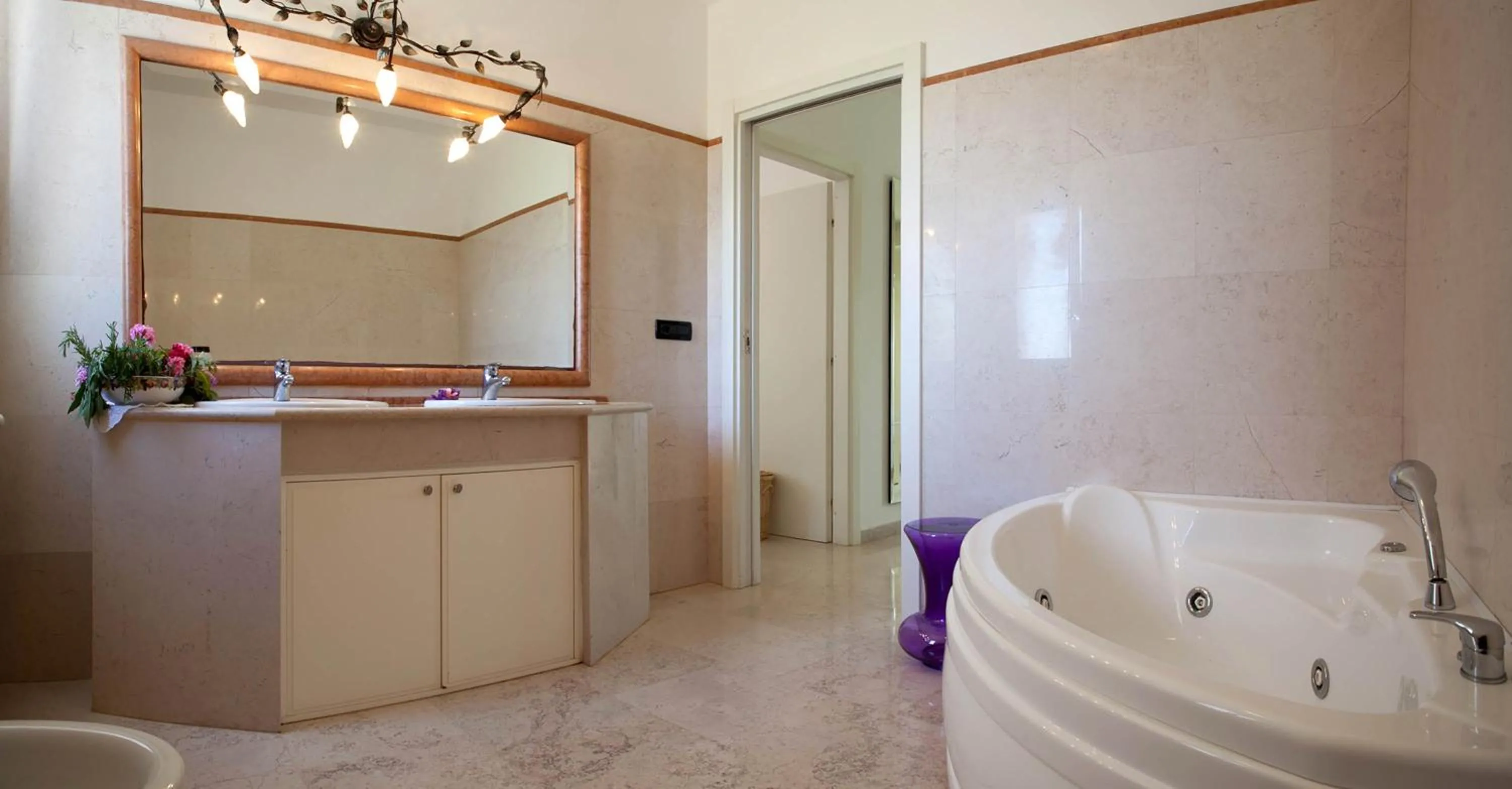 Bathroom in Villa Maria Clara by Perle di Puglia
