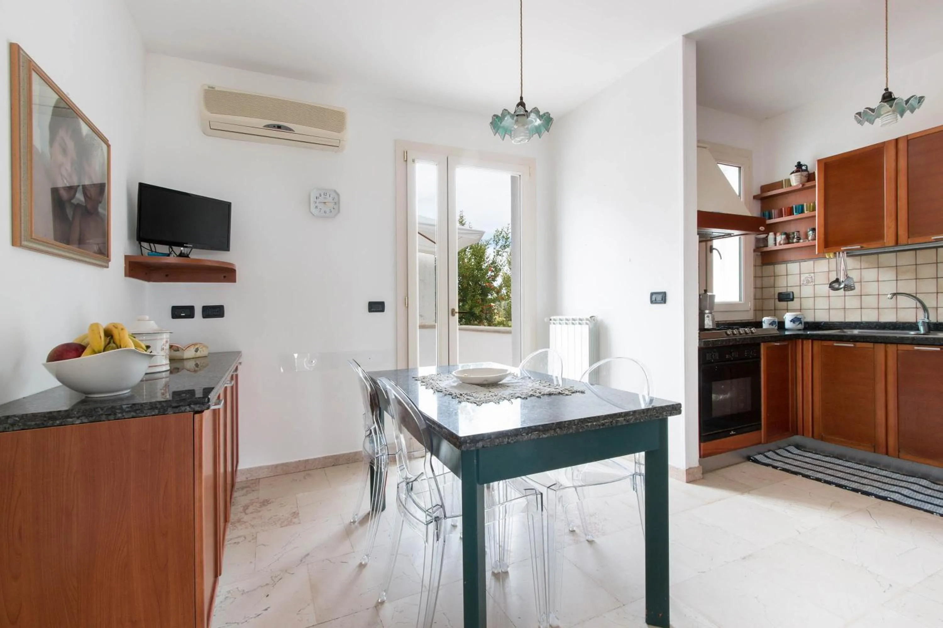 Dining area in Villa Maria Clara by Perle di Puglia