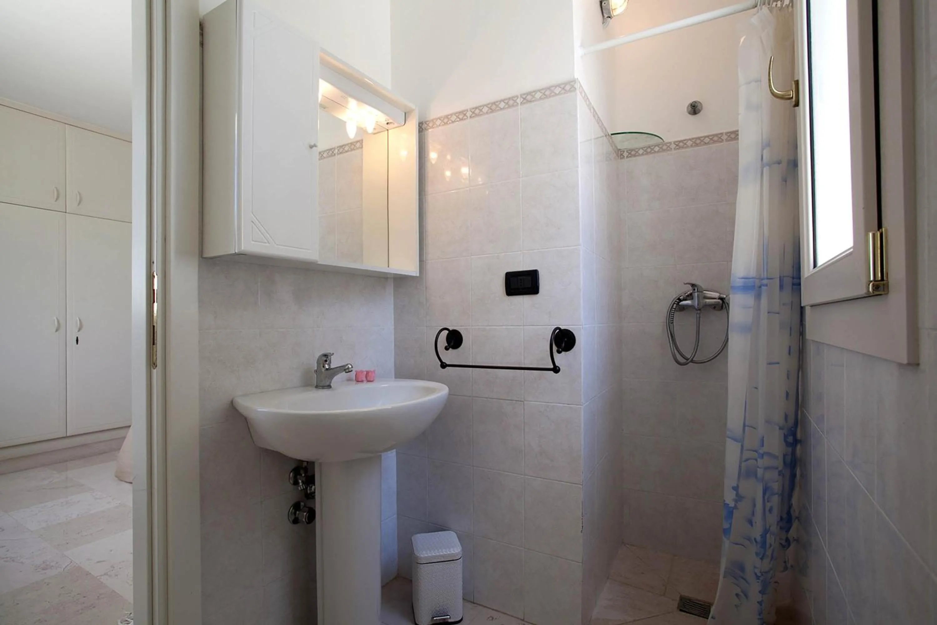 Bathroom in Villa Maria Clara by Perle di Puglia