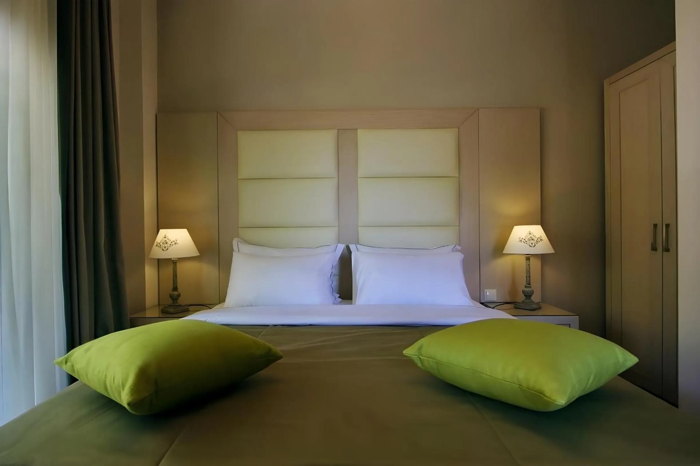Rahoni Cronwell Hotel by Diomedes Group