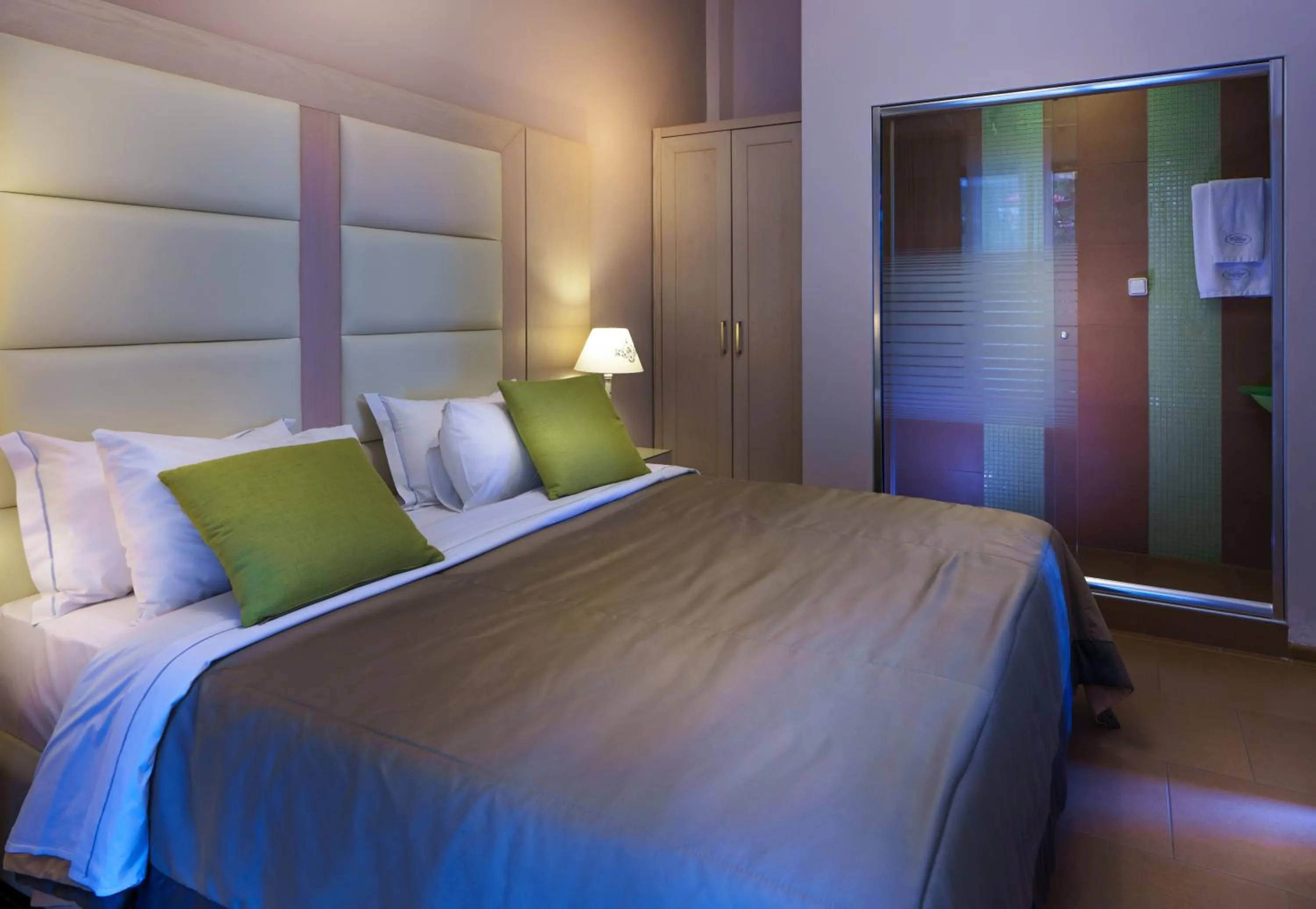 Rahoni Cronwell Hotel by Diomedes Group