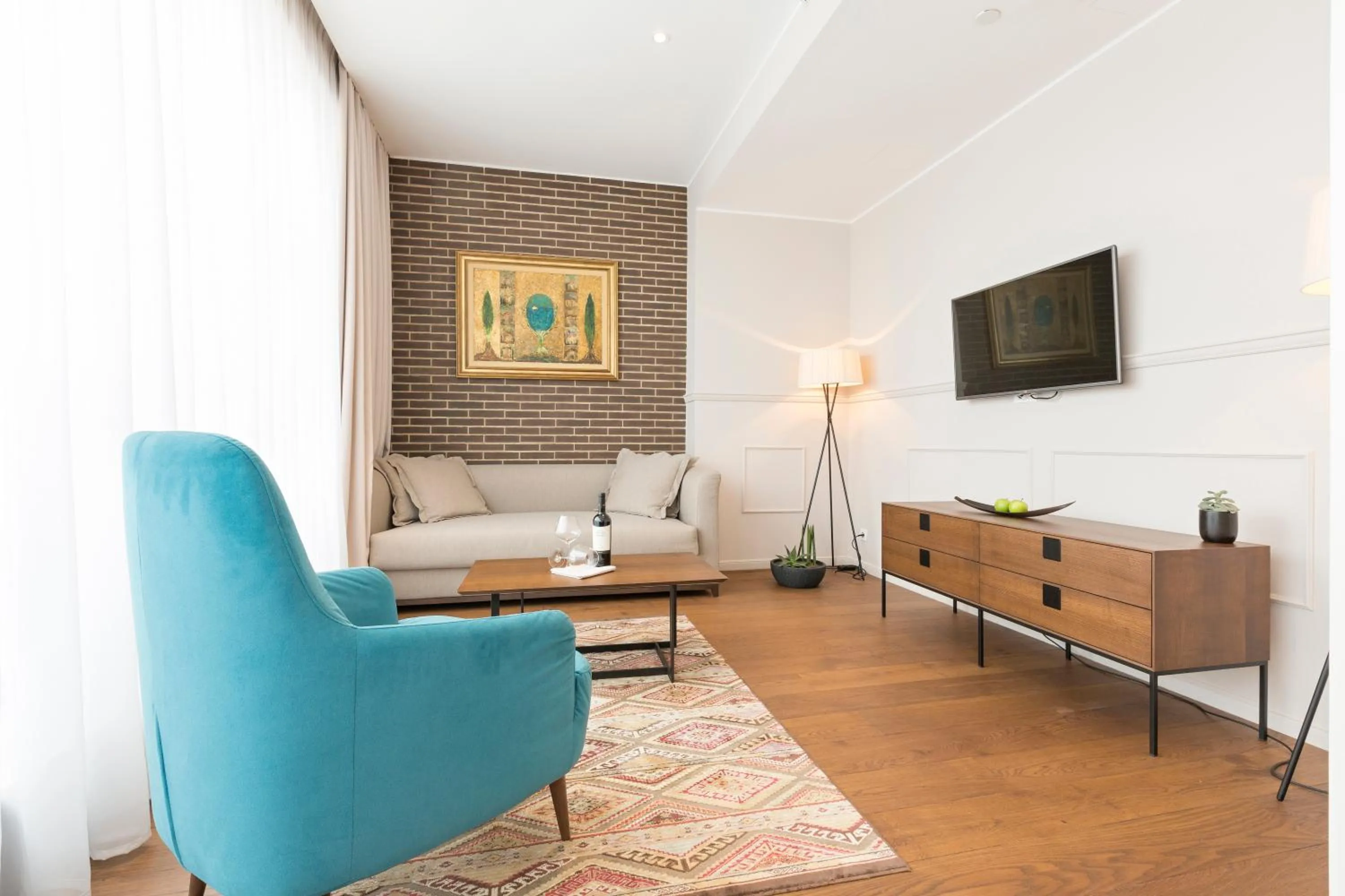 Living room in Envoy Hotel