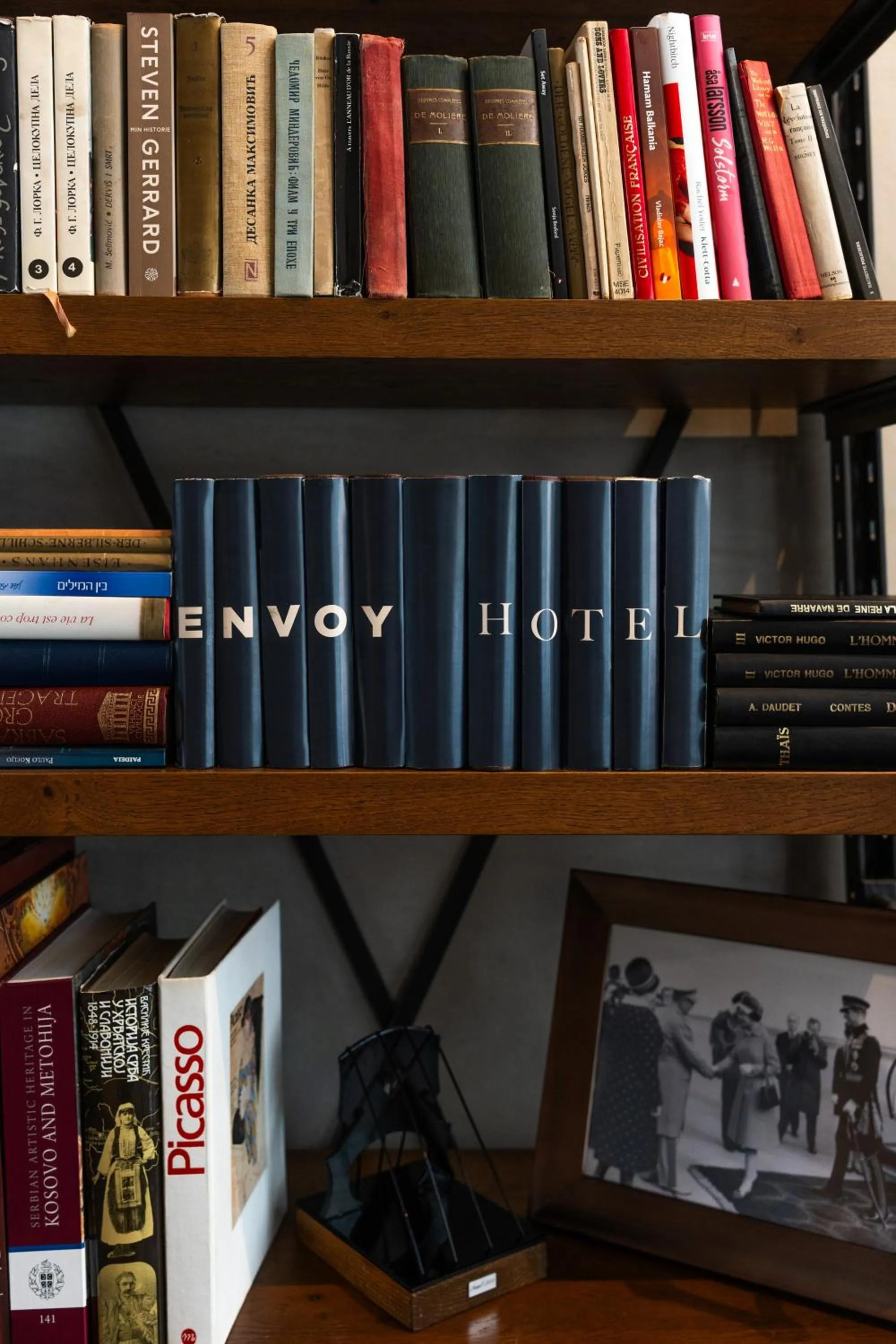 Decorative detail in Envoy Hotel