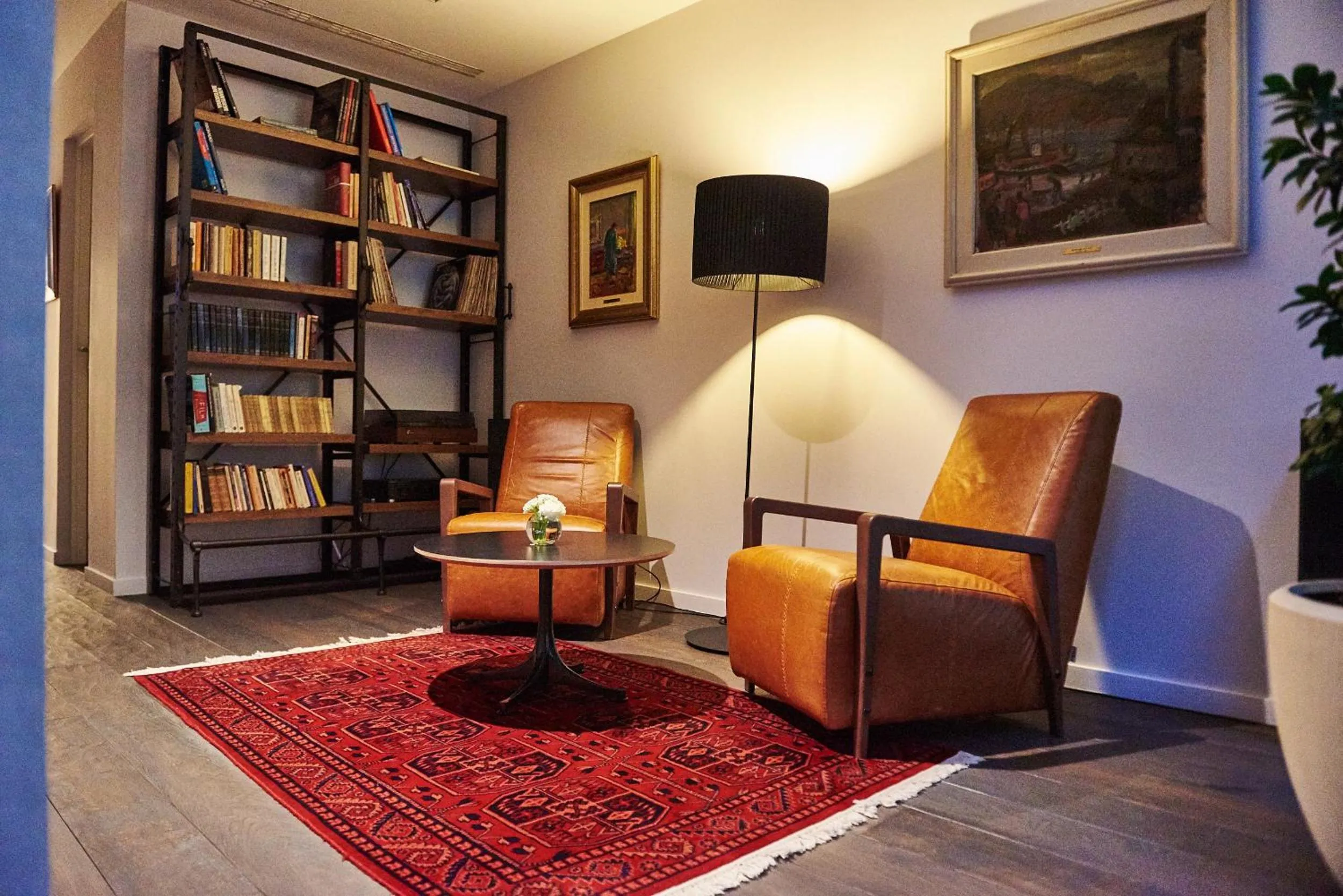 Library in Envoy Hotel