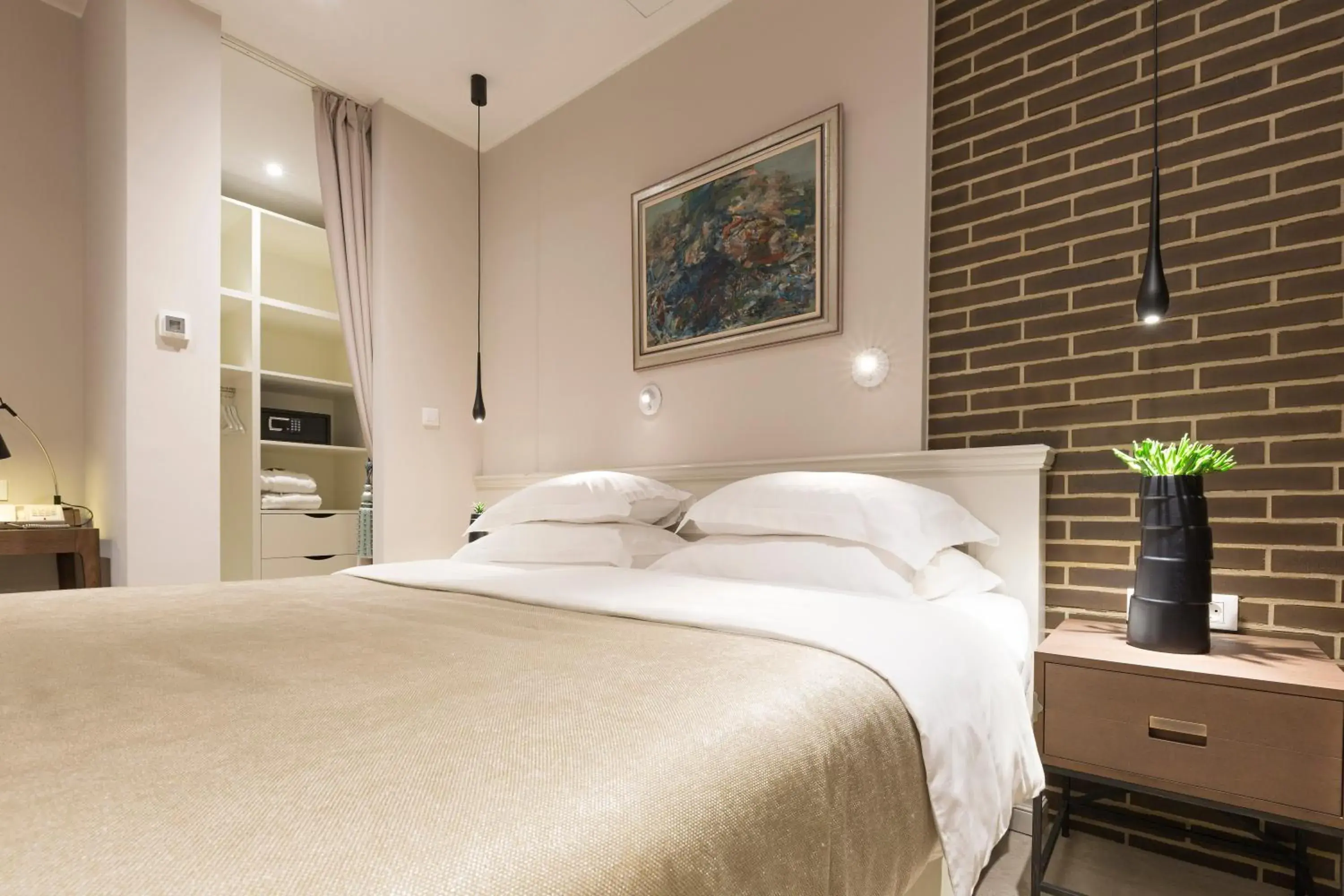 Special Offer - Executive Suite with Terrace and Free One Way Airport Transfer in Envoy Hotel Special Offer - Executive Suite with Terrace and Free One Way Airport Transfer in Envoy Hotel