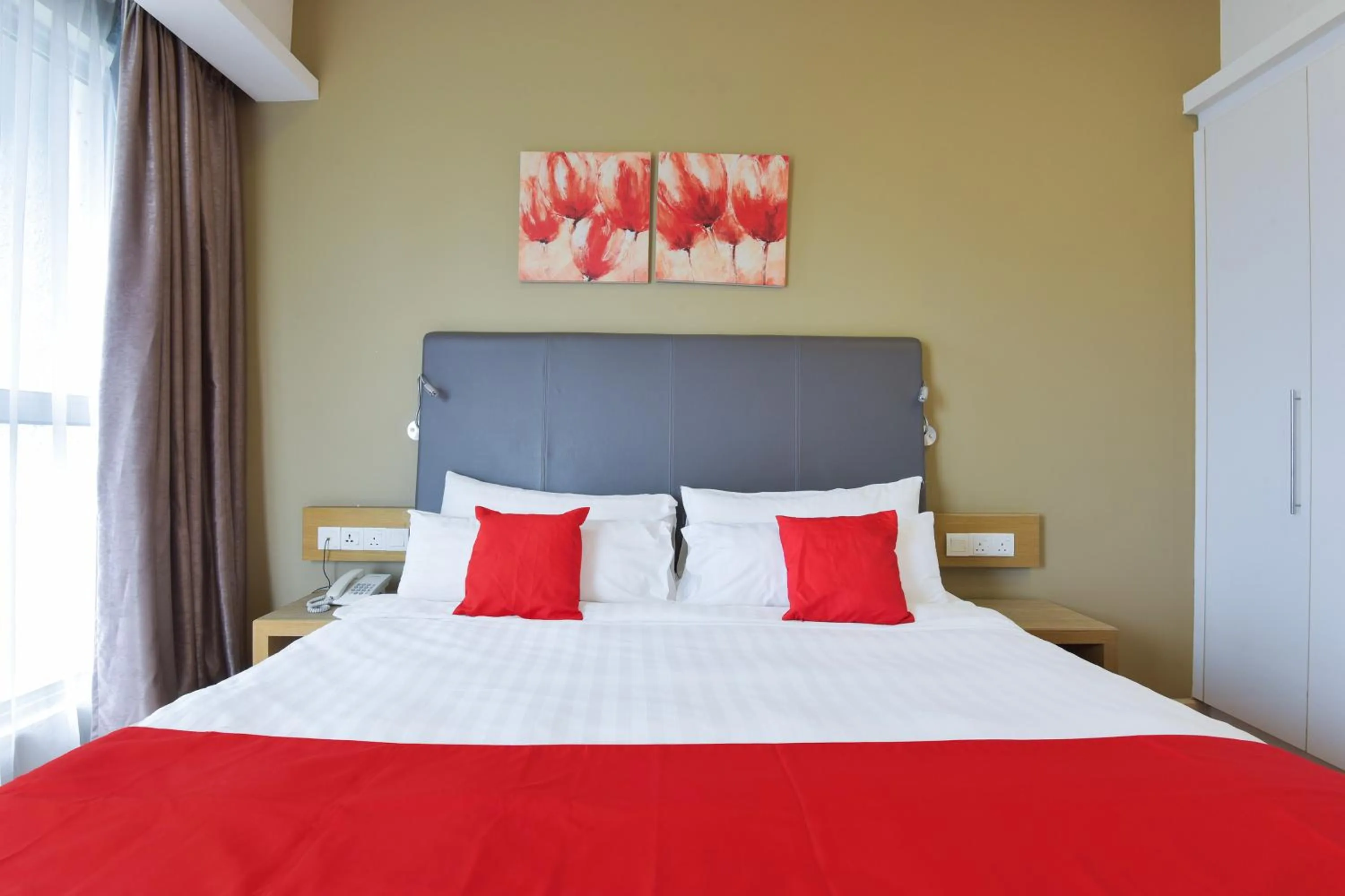 Photo of the whole room, Bed in Sunday Hotel Near Petronas Twin Tower Formerly Suasana Suites