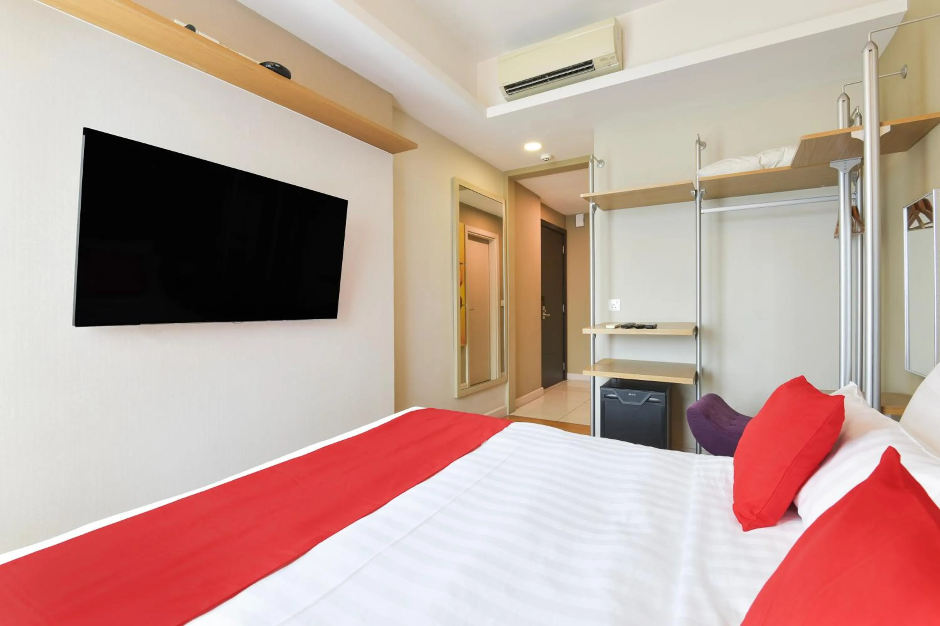 Bedroom, Bed in Sunday Hotel Near Petronas Twin Tower Formerly Suasana Suites
