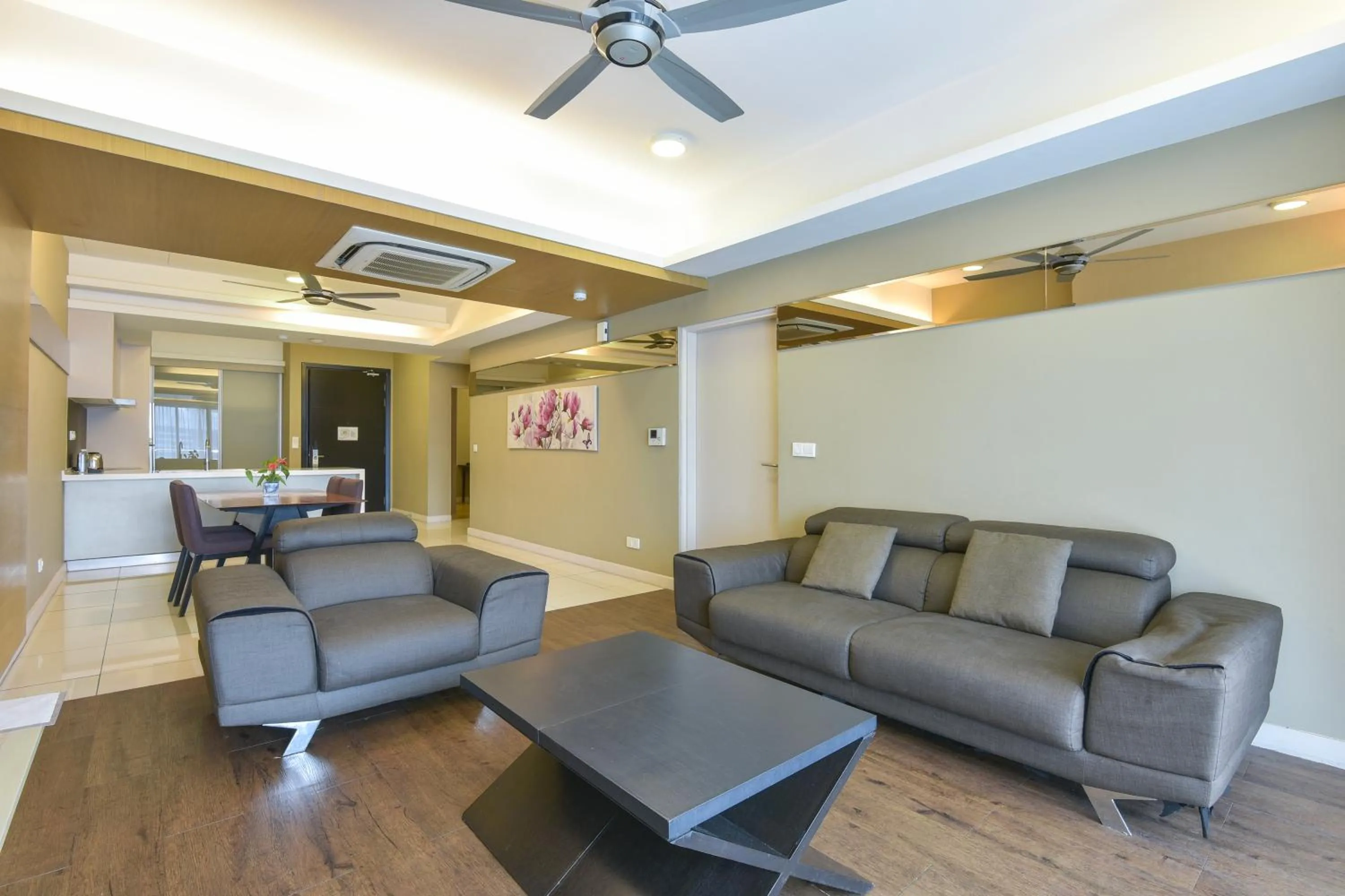 Living room in Sunday Hotel Near Petronas Twin Tower Formerly Suasana Suites