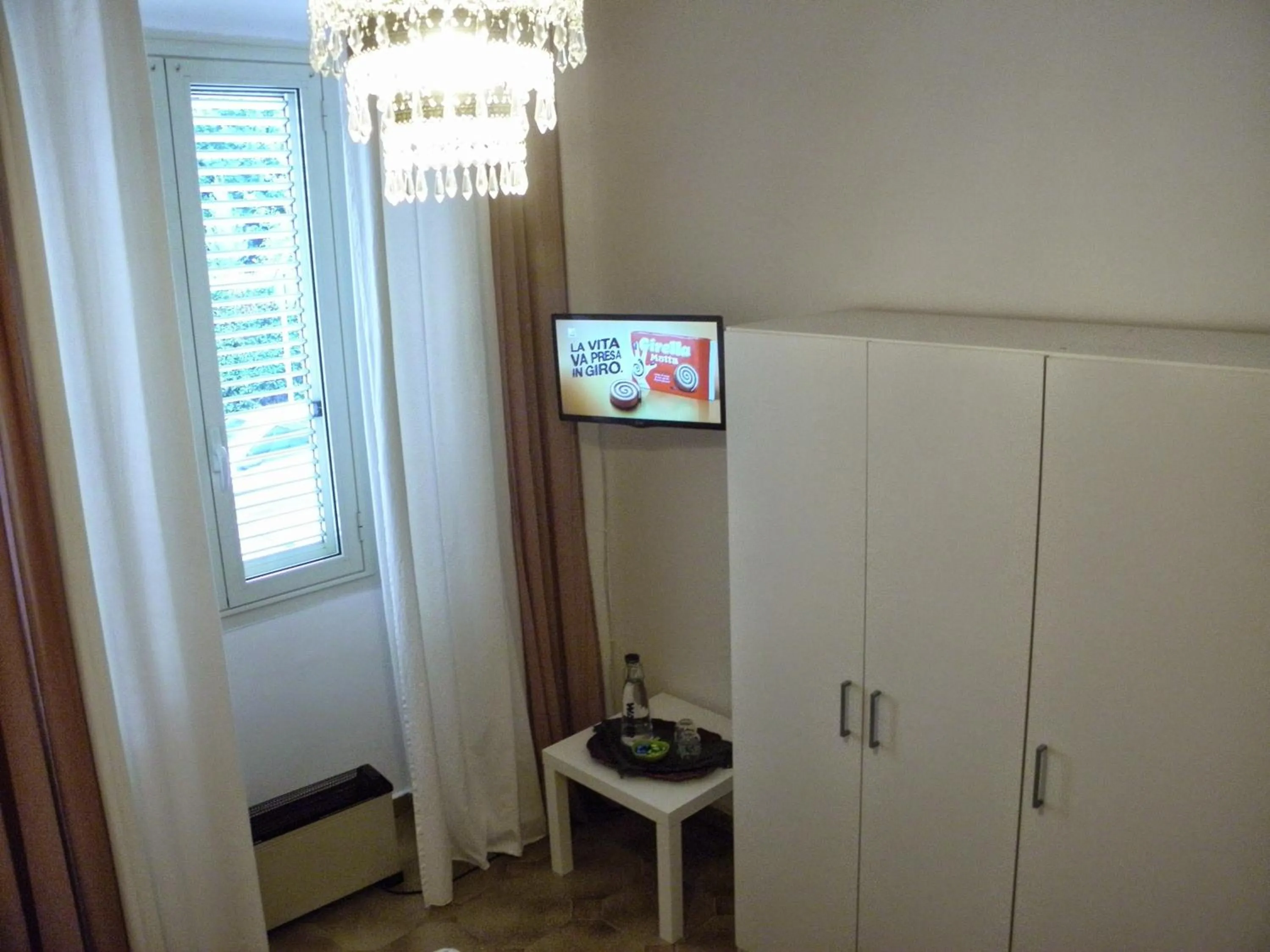 TV and multimedia, TV/Entertainment Center in Alfieri B&B