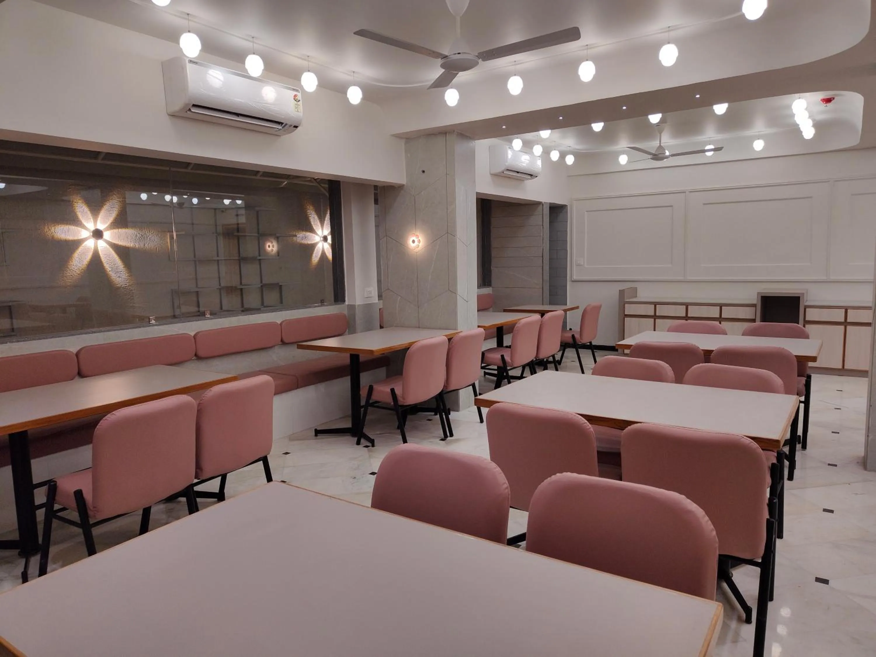 Restaurant/places to eat in Hotel Kozar