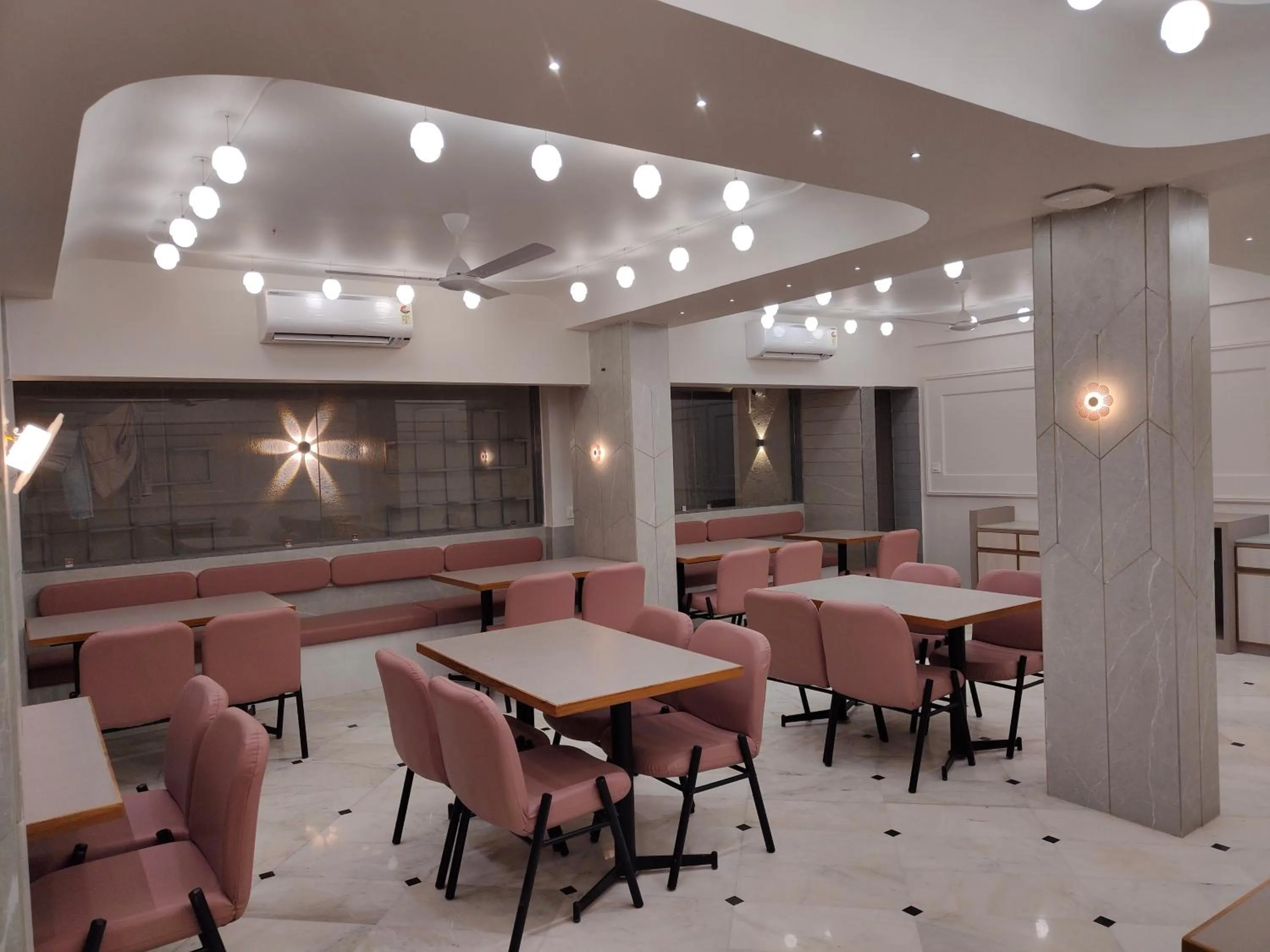 Restaurant/places to eat in Hotel Kozar
