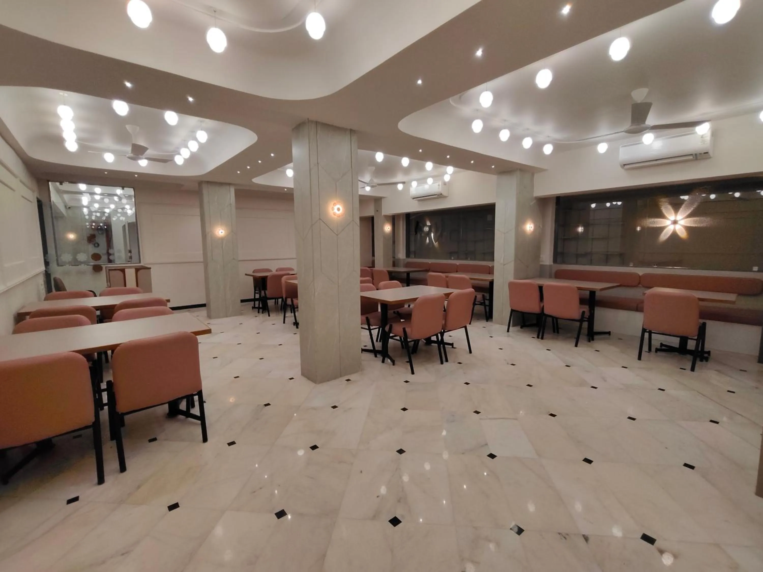Restaurant/places to eat in Hotel Kozar