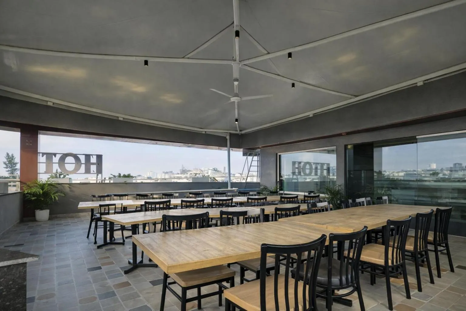 Restaurant/places to eat in Hotel Carnival , Vijay Nagar Indore