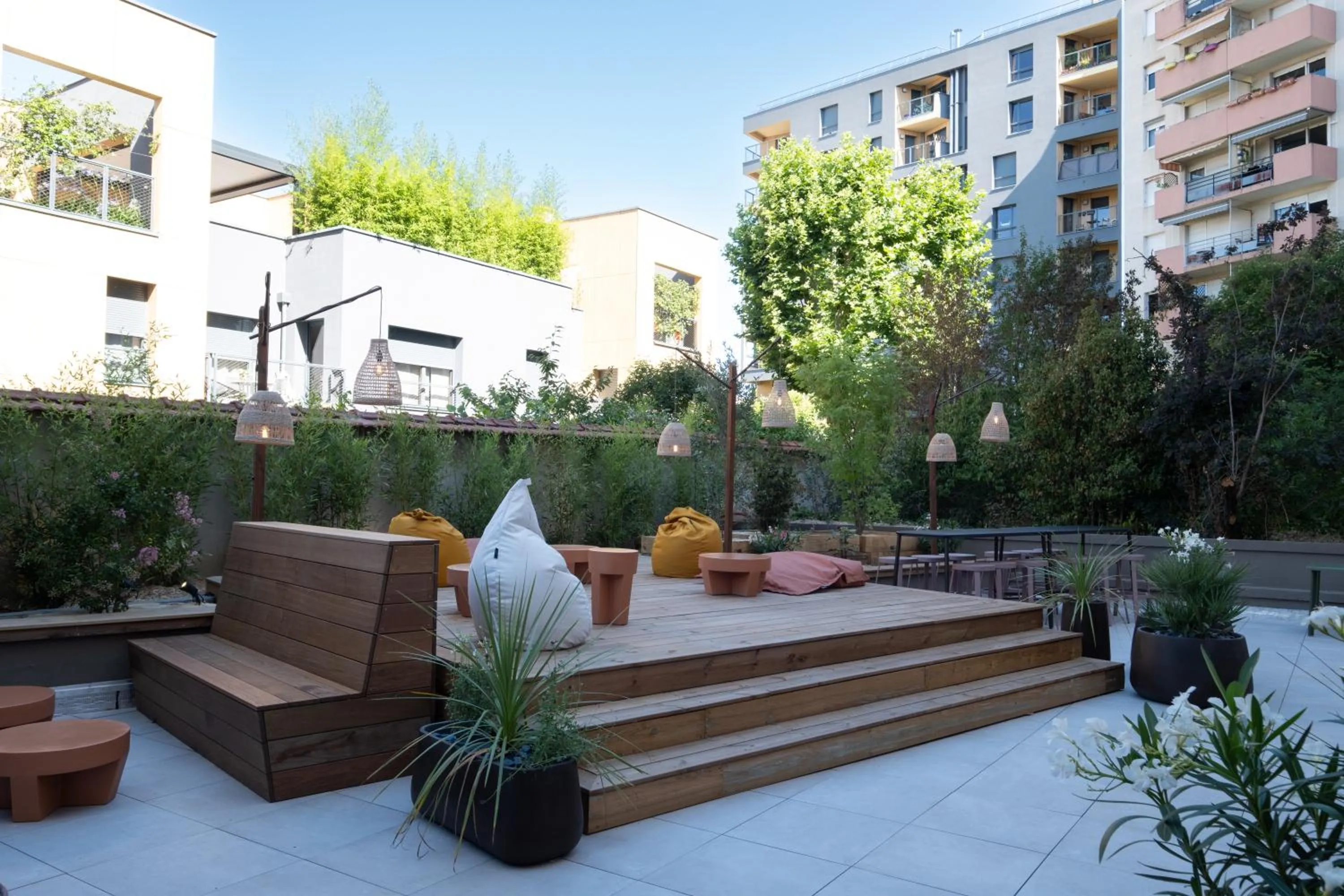Patio in Hotel Oceania Lyon