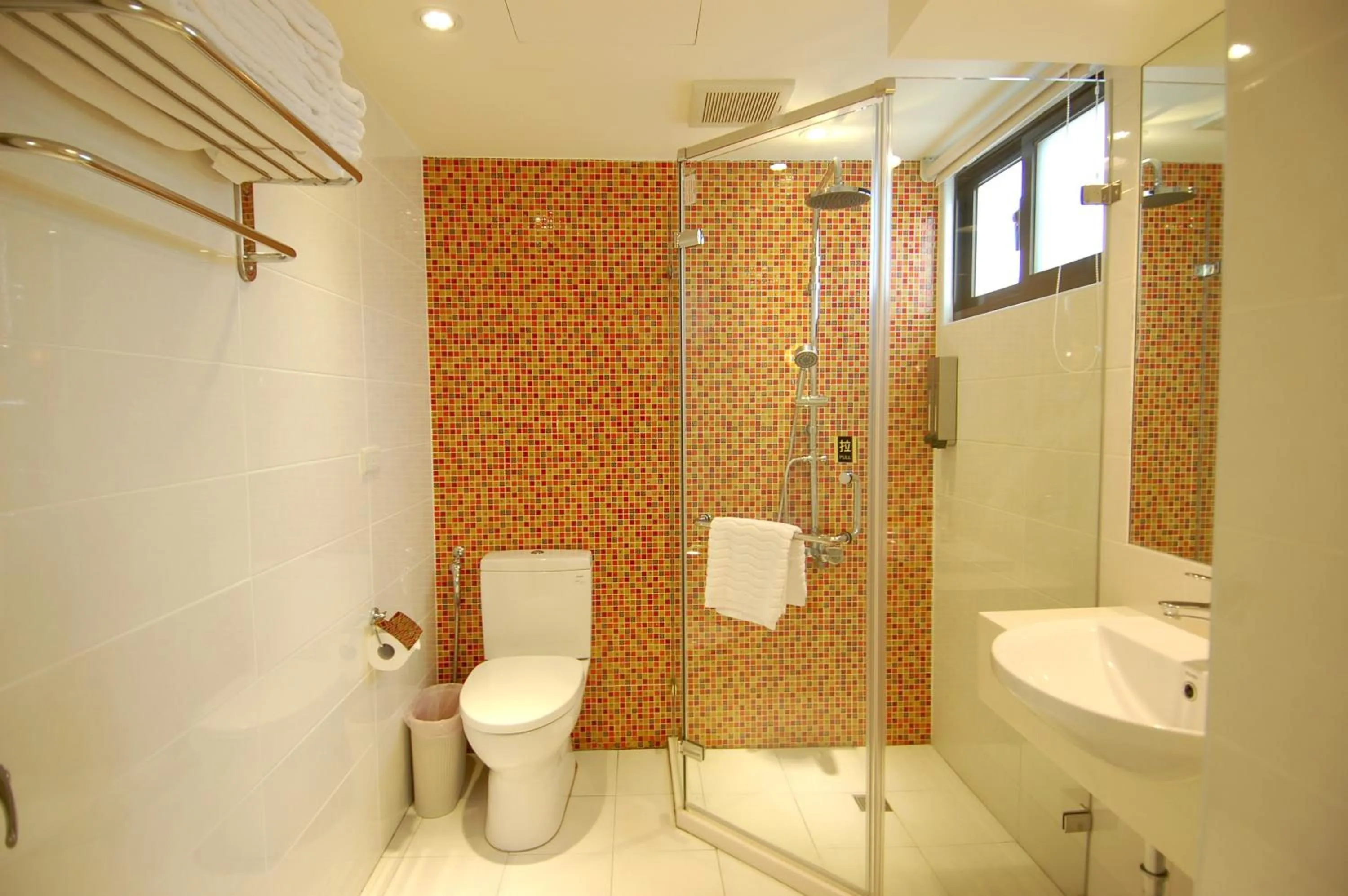 Bathroom in Season 5 Inn