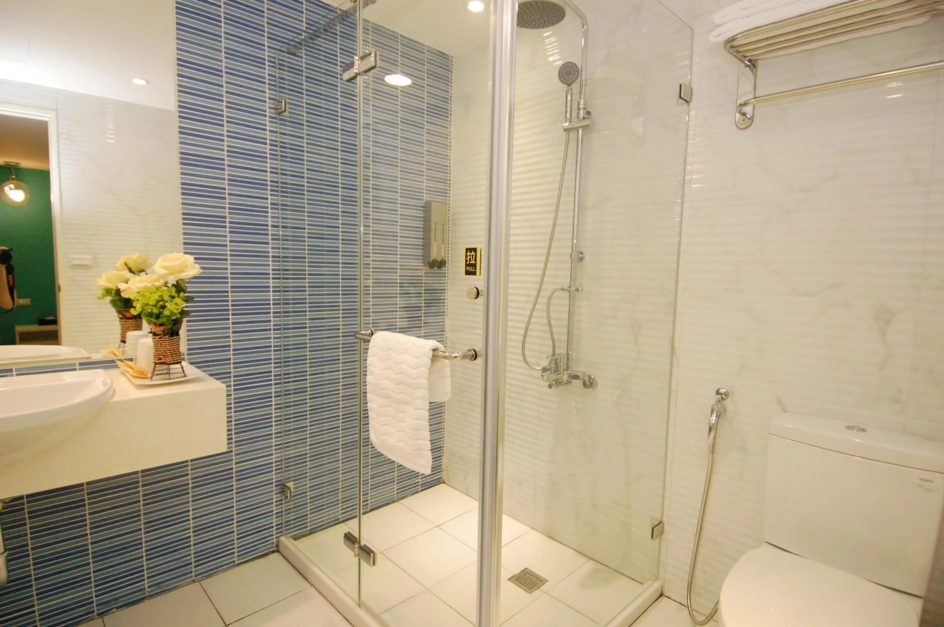 Bathroom in Season 5 Inn