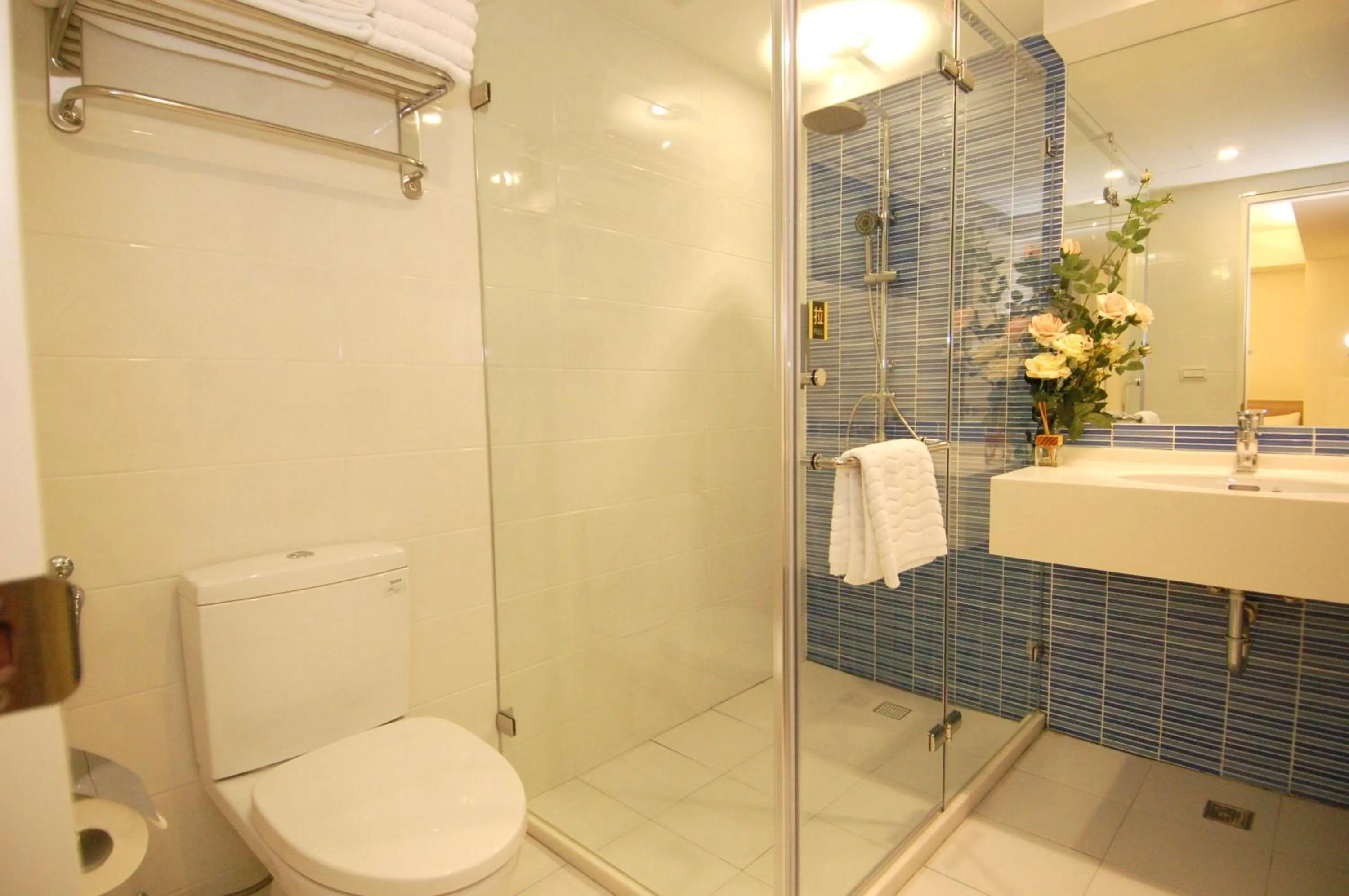 Bathroom in Season 5 Inn