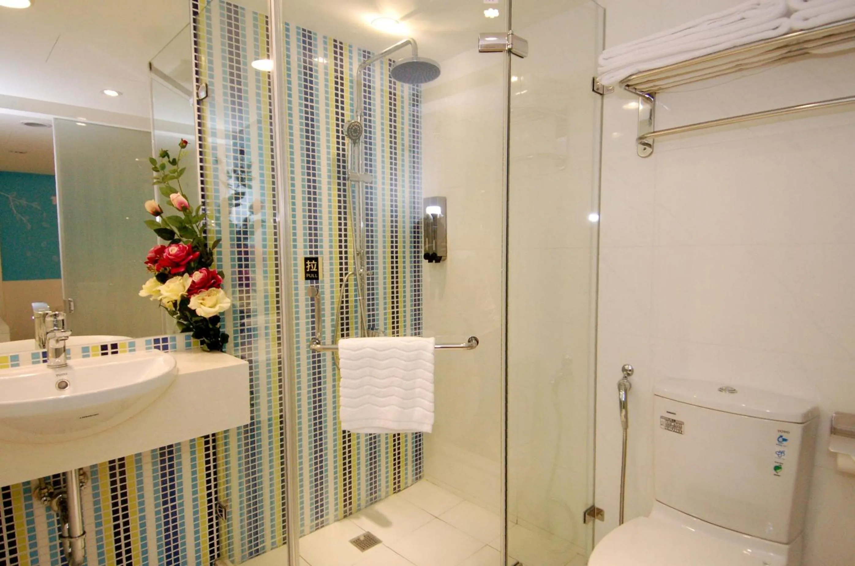 Bathroom in Season 5 Inn