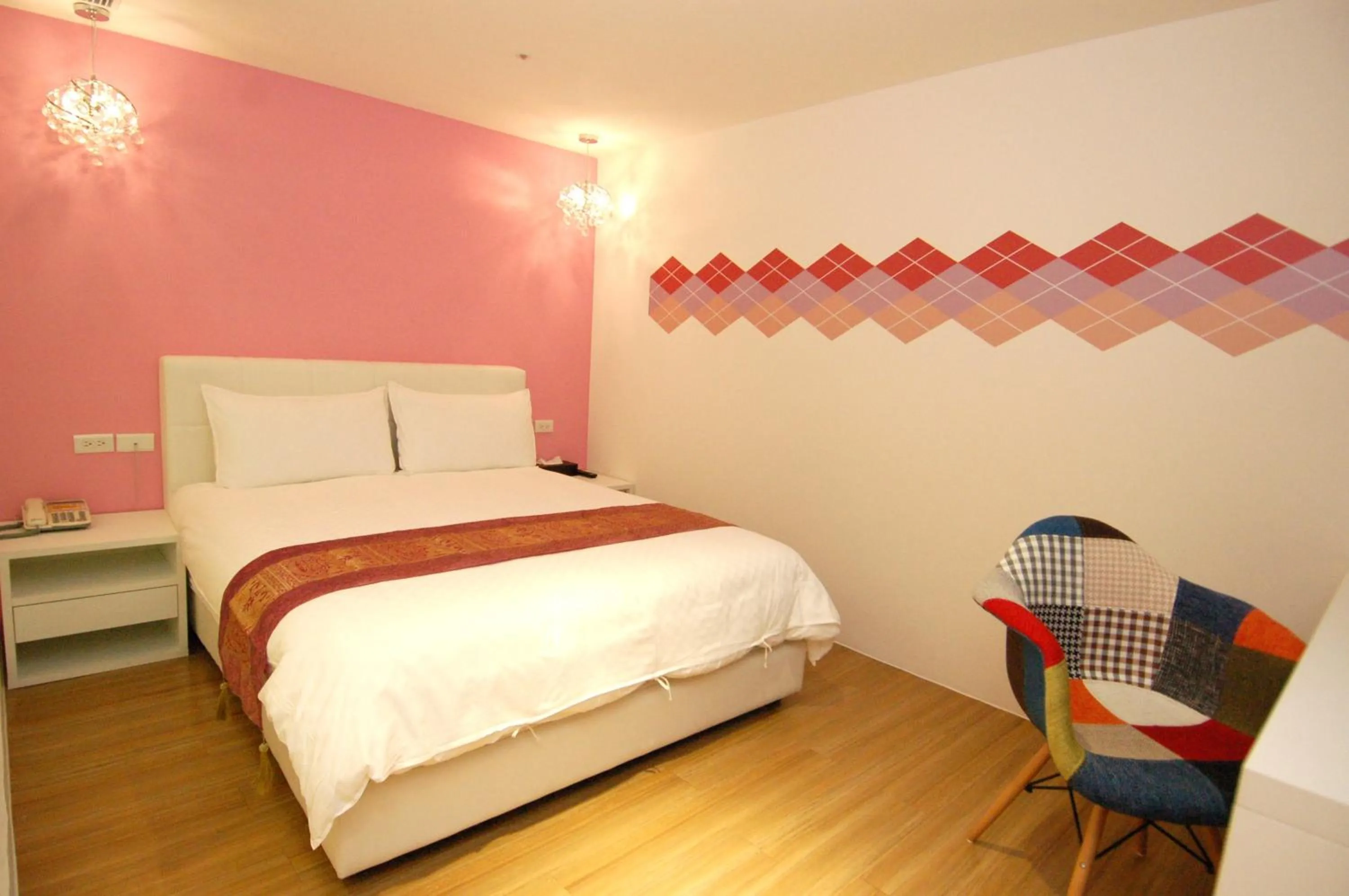 Bedroom, Bed in Season 5 Inn