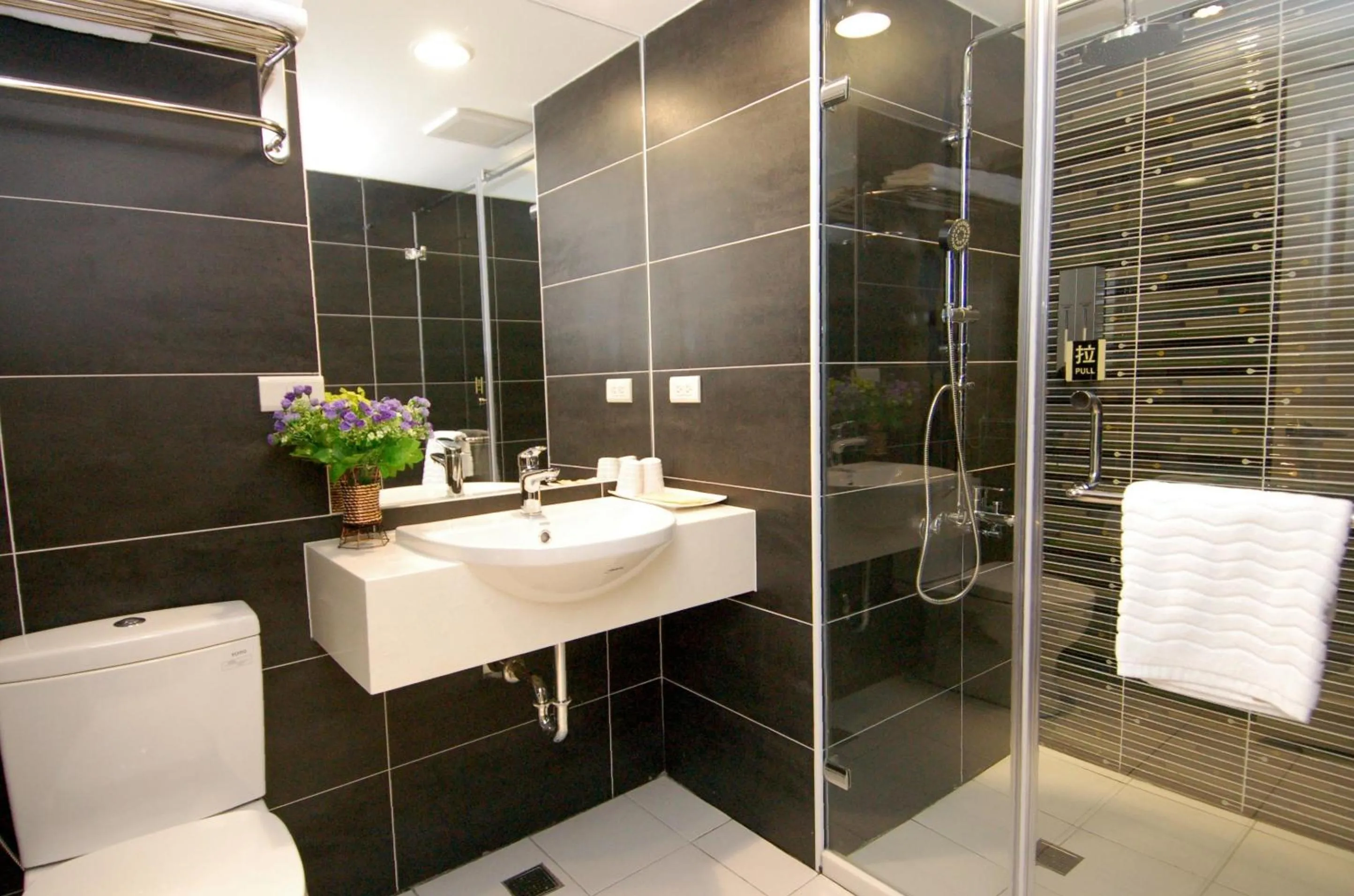 Bathroom in Season 5 Inn