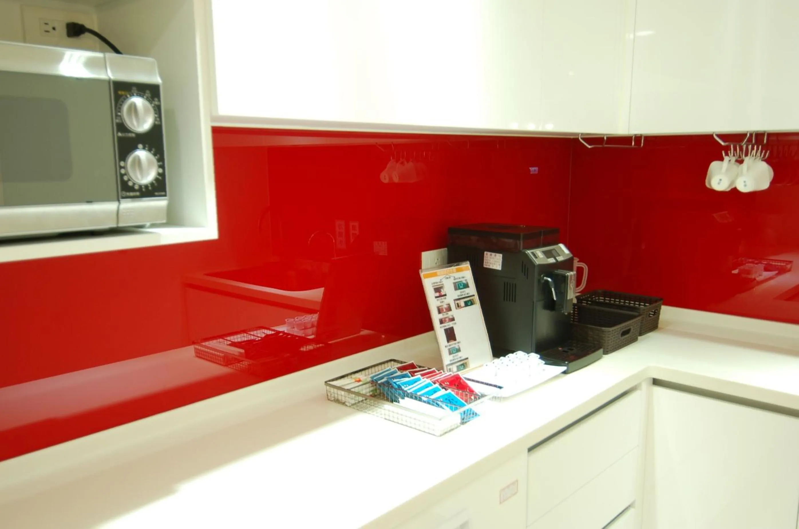 Restaurant/places to eat in Season 5 Inn