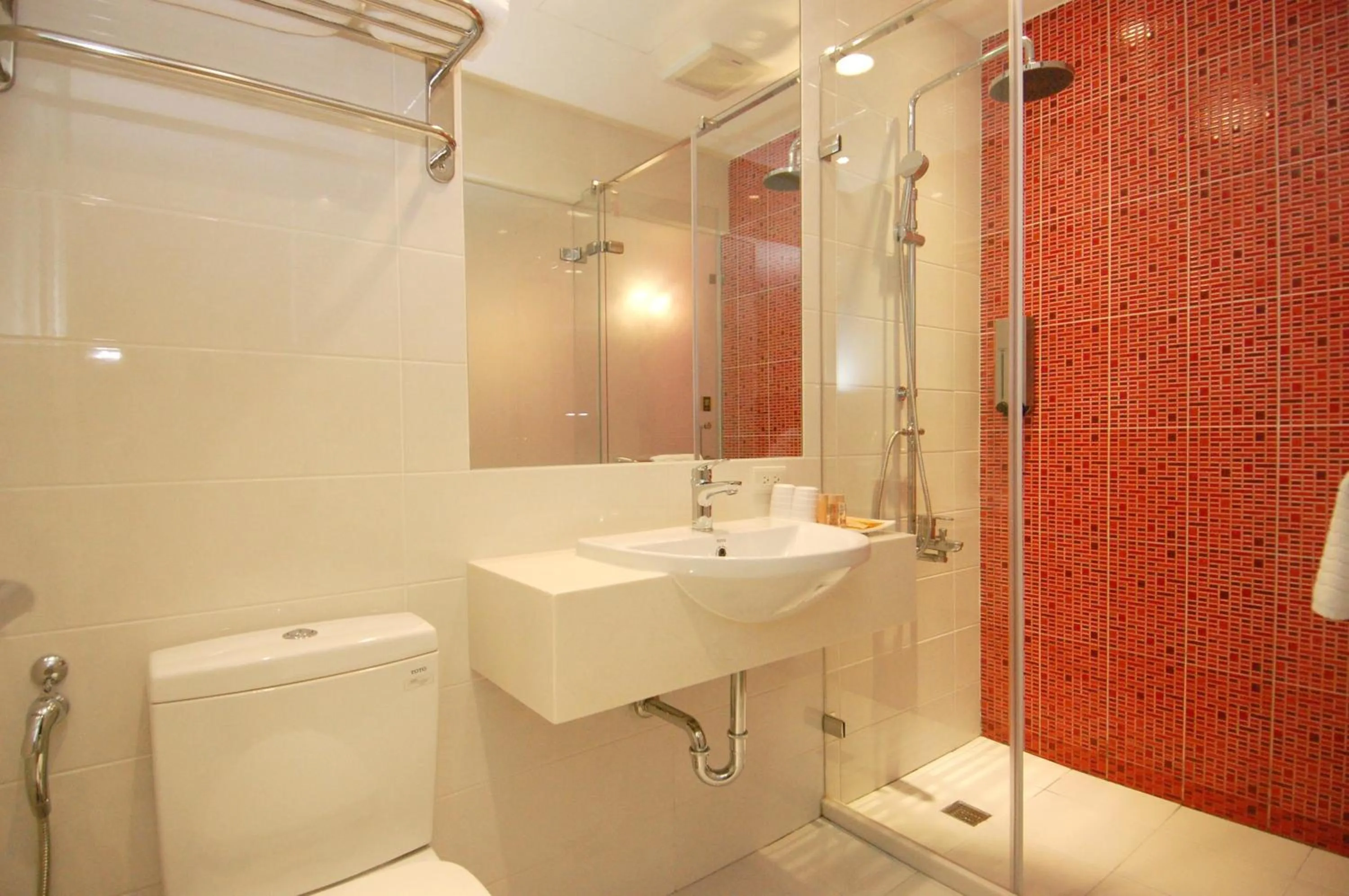 Bathroom in Season 5 Inn