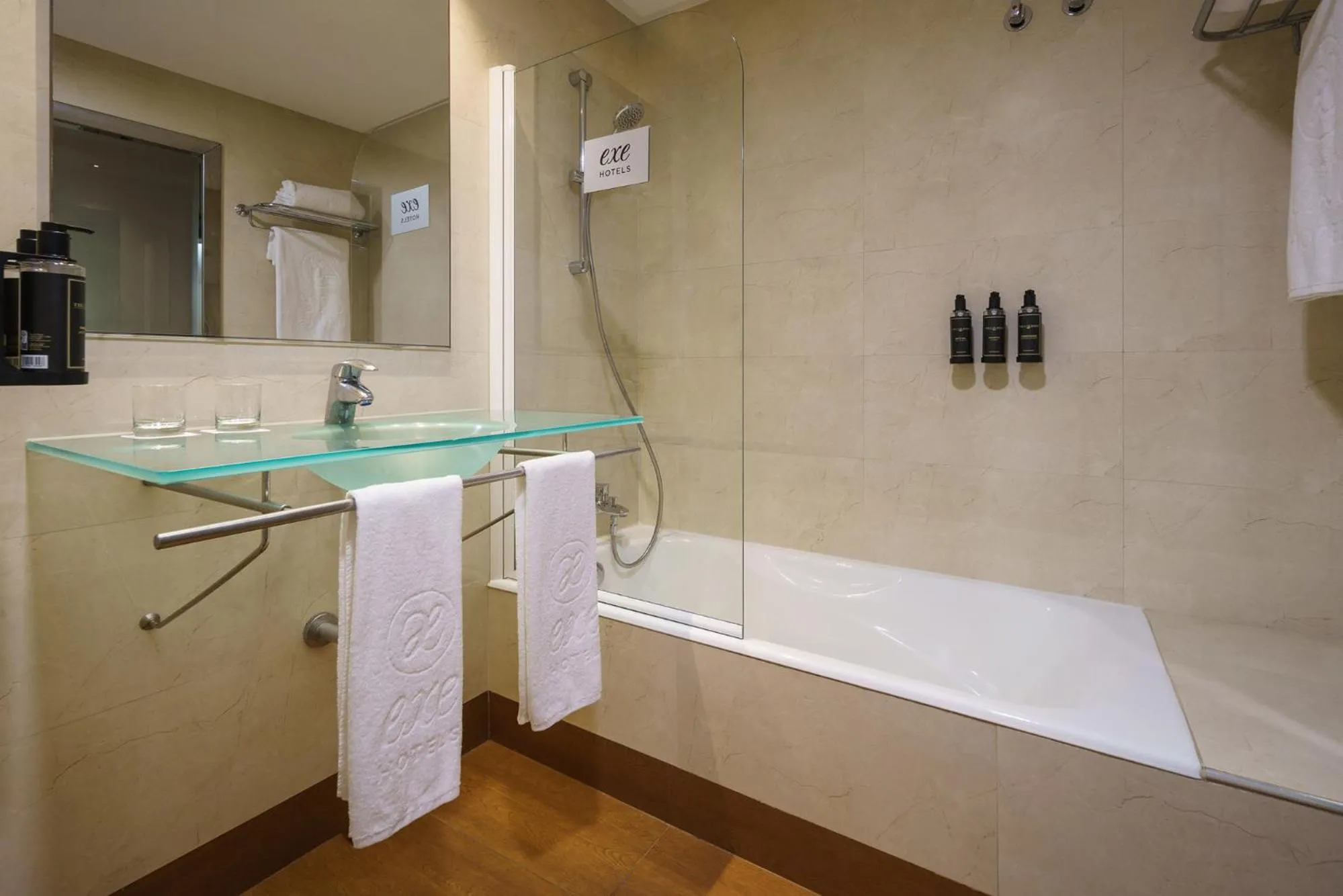 Shower in Exe Almería Centro