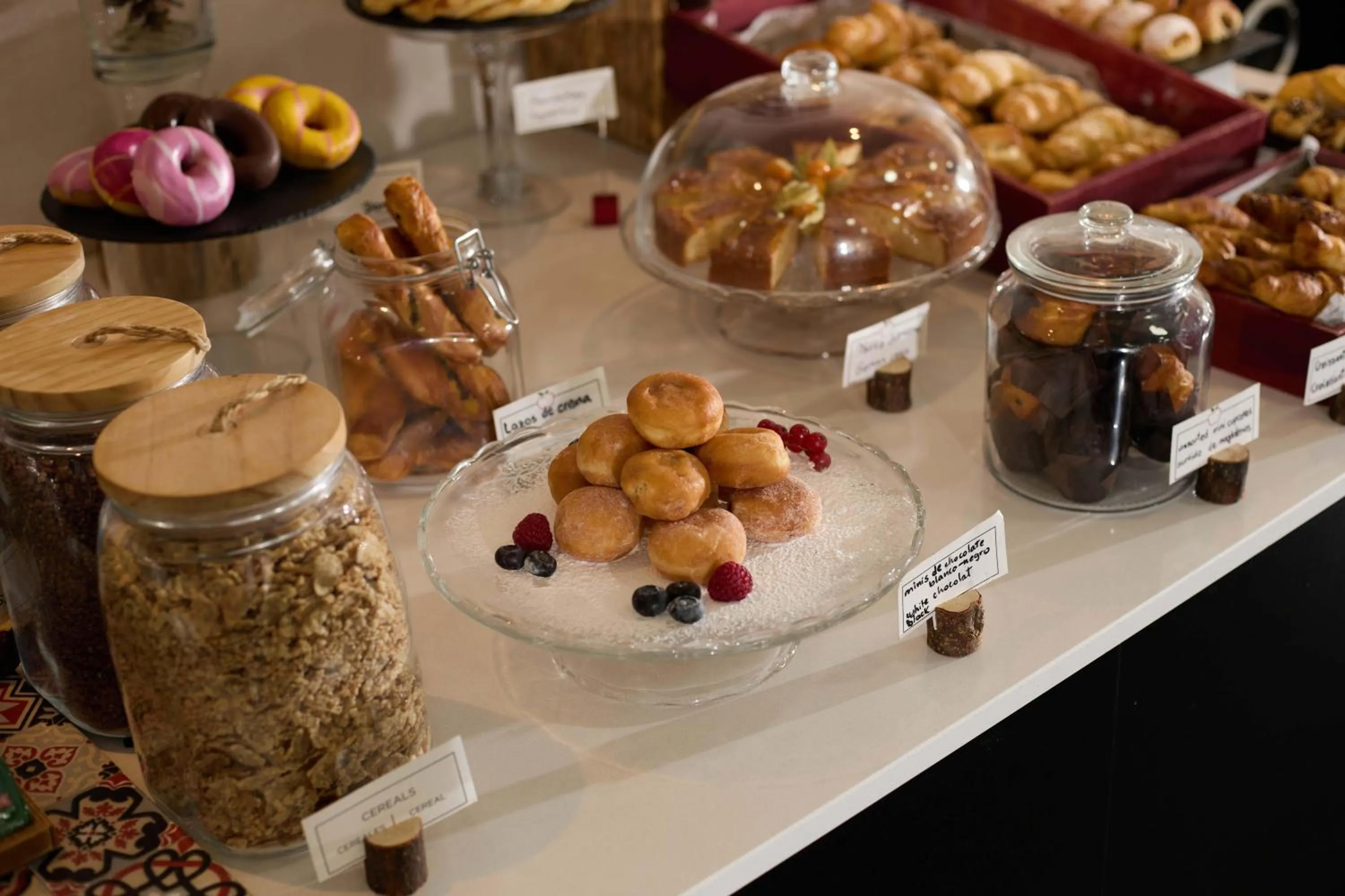 Restaurant/places to eat in 1881 Barcelona Gran Rosellon Hotel