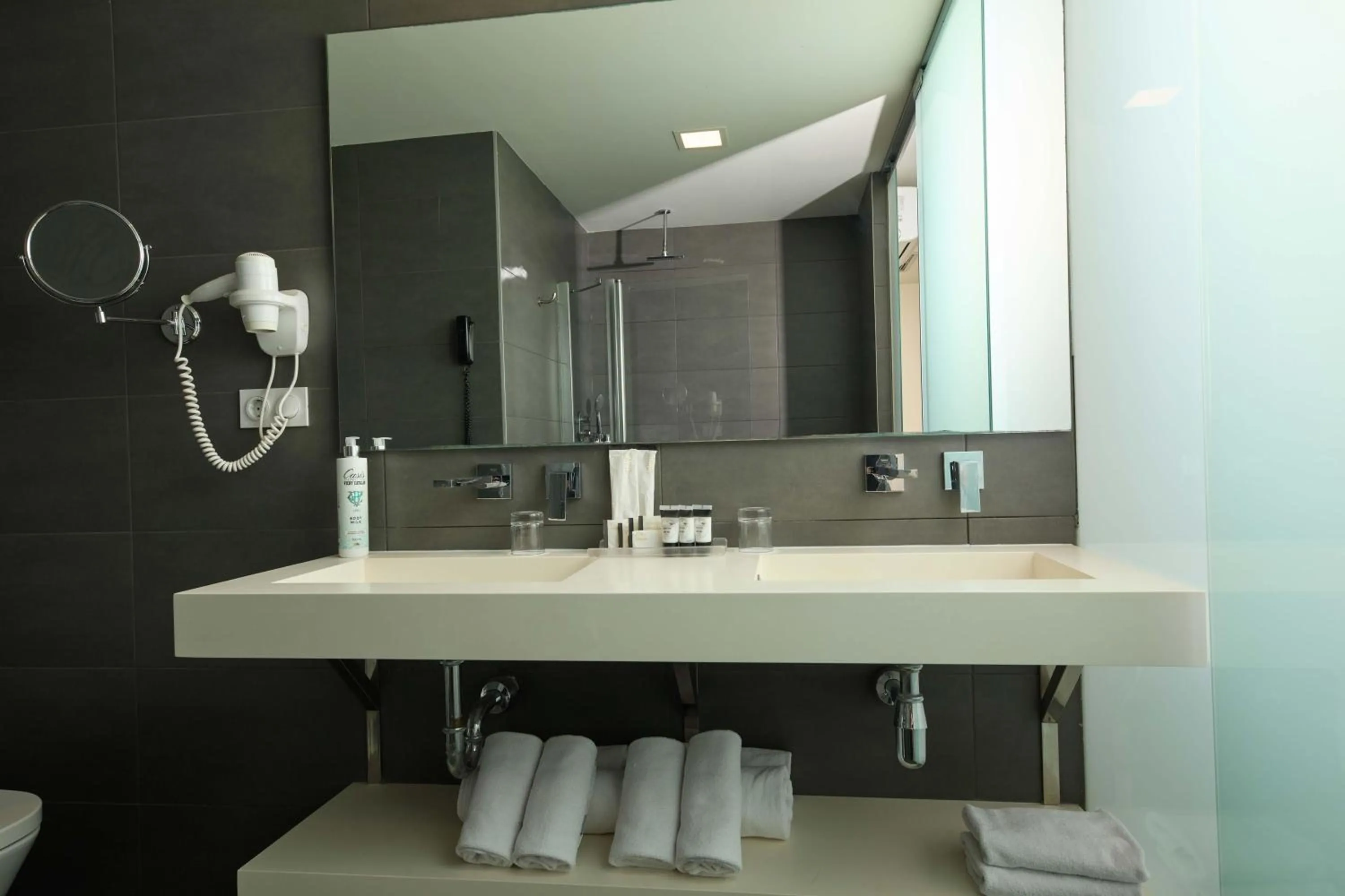 Bathroom in 1881 Barcelona Gran Rosellon Hotel