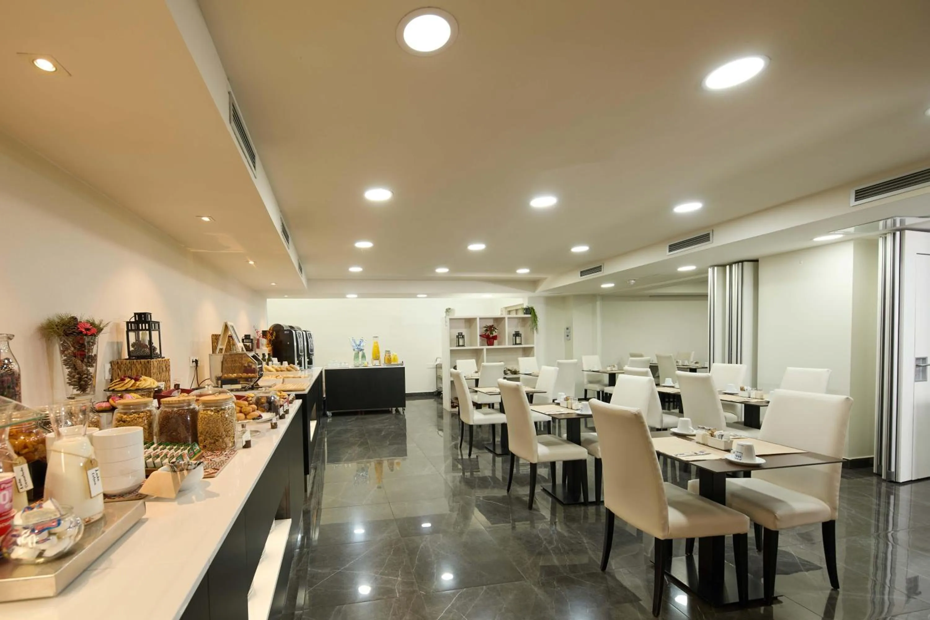 Restaurant/places to eat in 1881 Barcelona Gran Rosellon Hotel