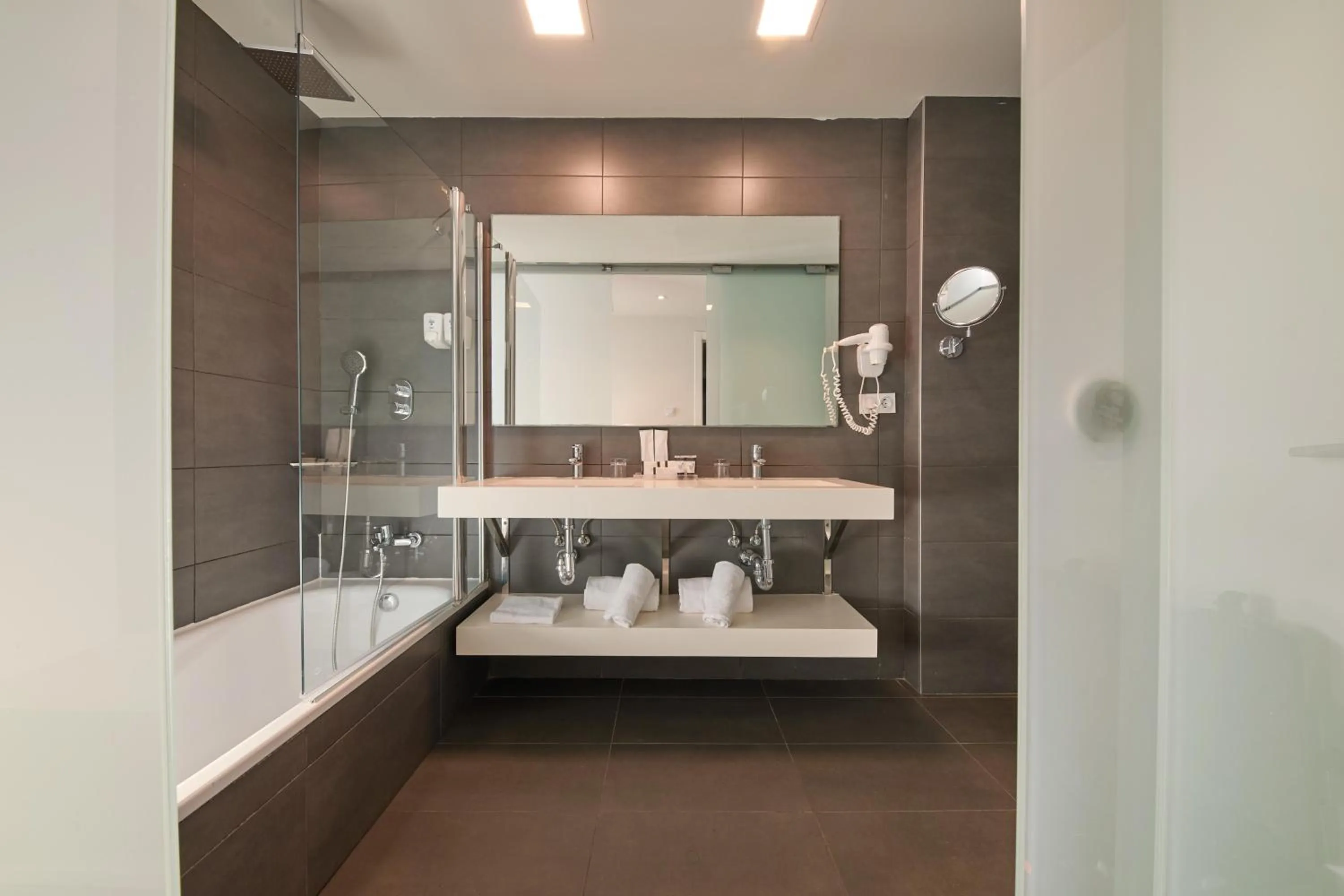 Bathroom in 1881 Barcelona Gran Rosellon Hotel