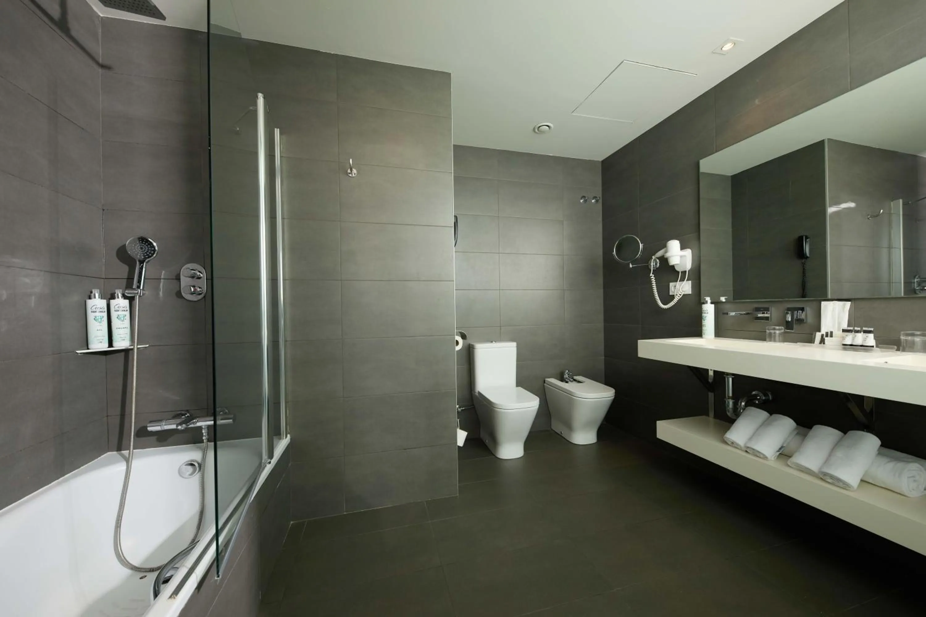 Bathroom in 1881 Barcelona Gran Rosellon Hotel