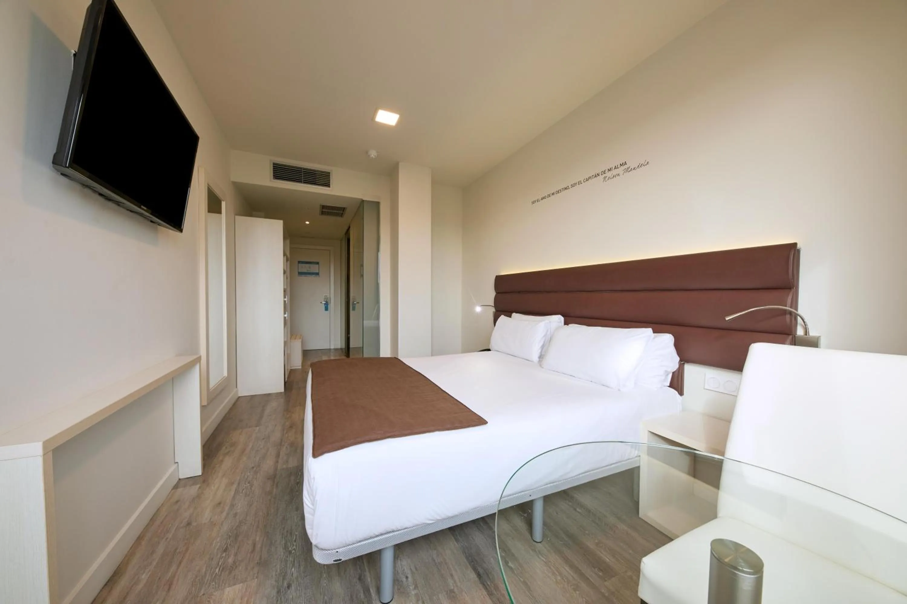 Photo of the whole room, Bed in 1881 Barcelona Gran Rosellon Hotel