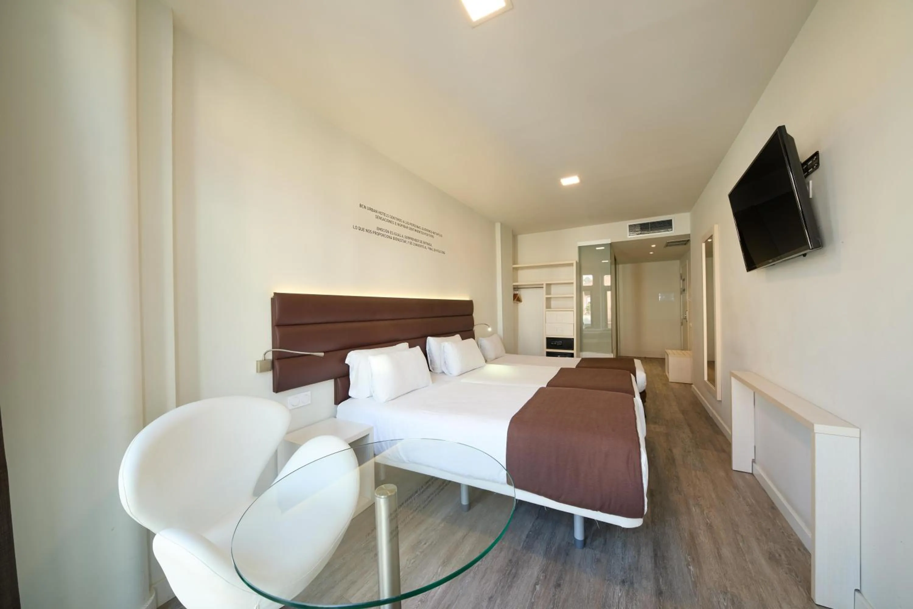 Photo of the whole room, Bed in 1881 Barcelona Gran Rosellon Hotel