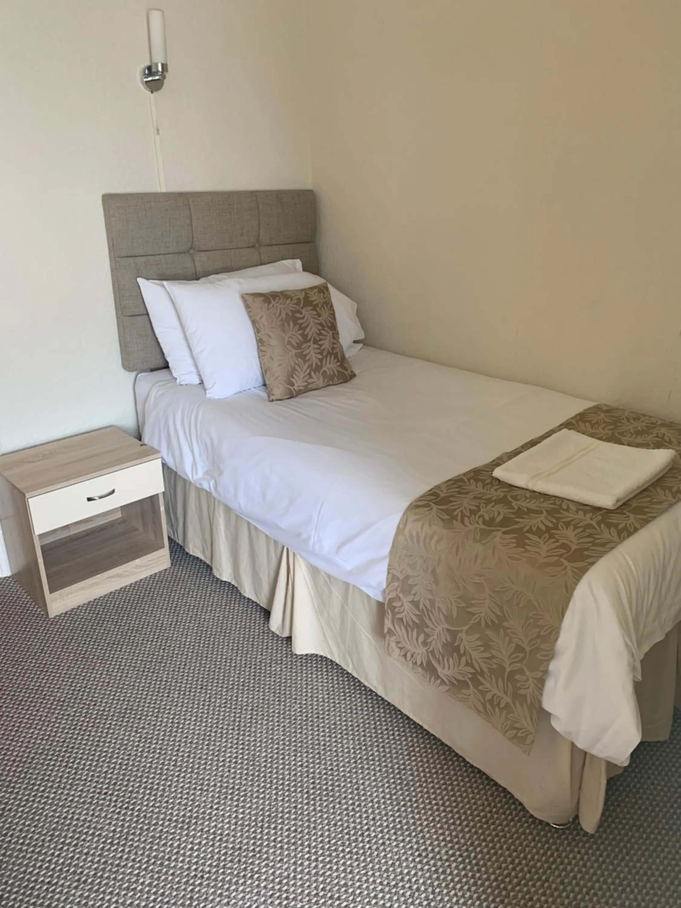 Bed in Sharn Bek Hotel