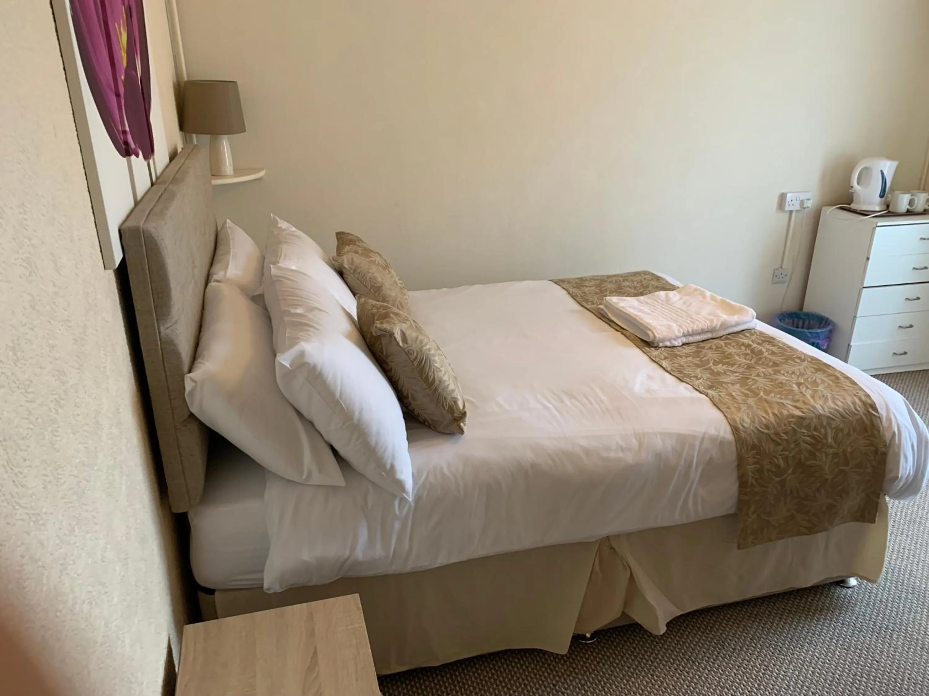 Bed in Sharn Bek Hotel