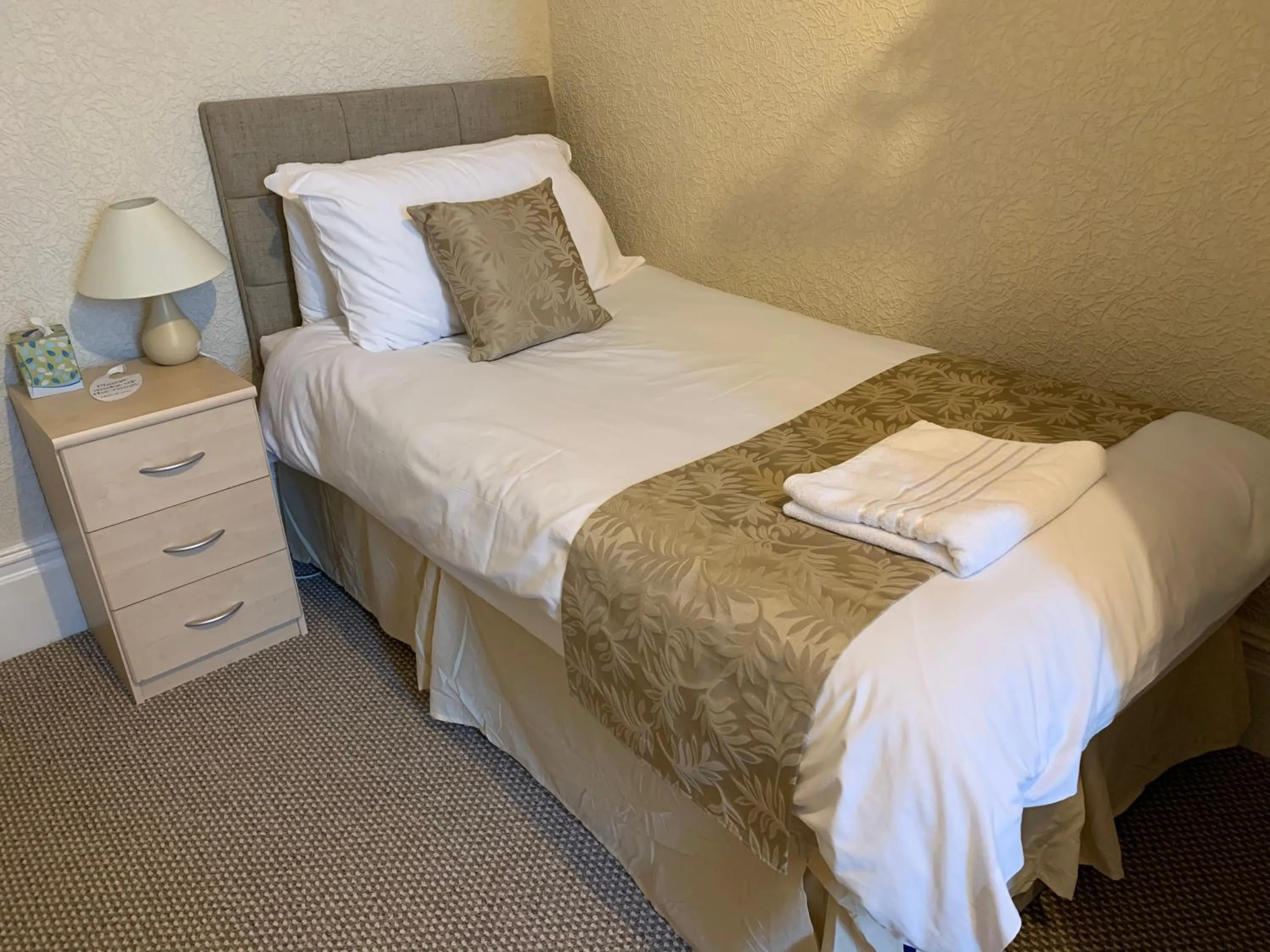 Bed in Sharn Bek Hotel