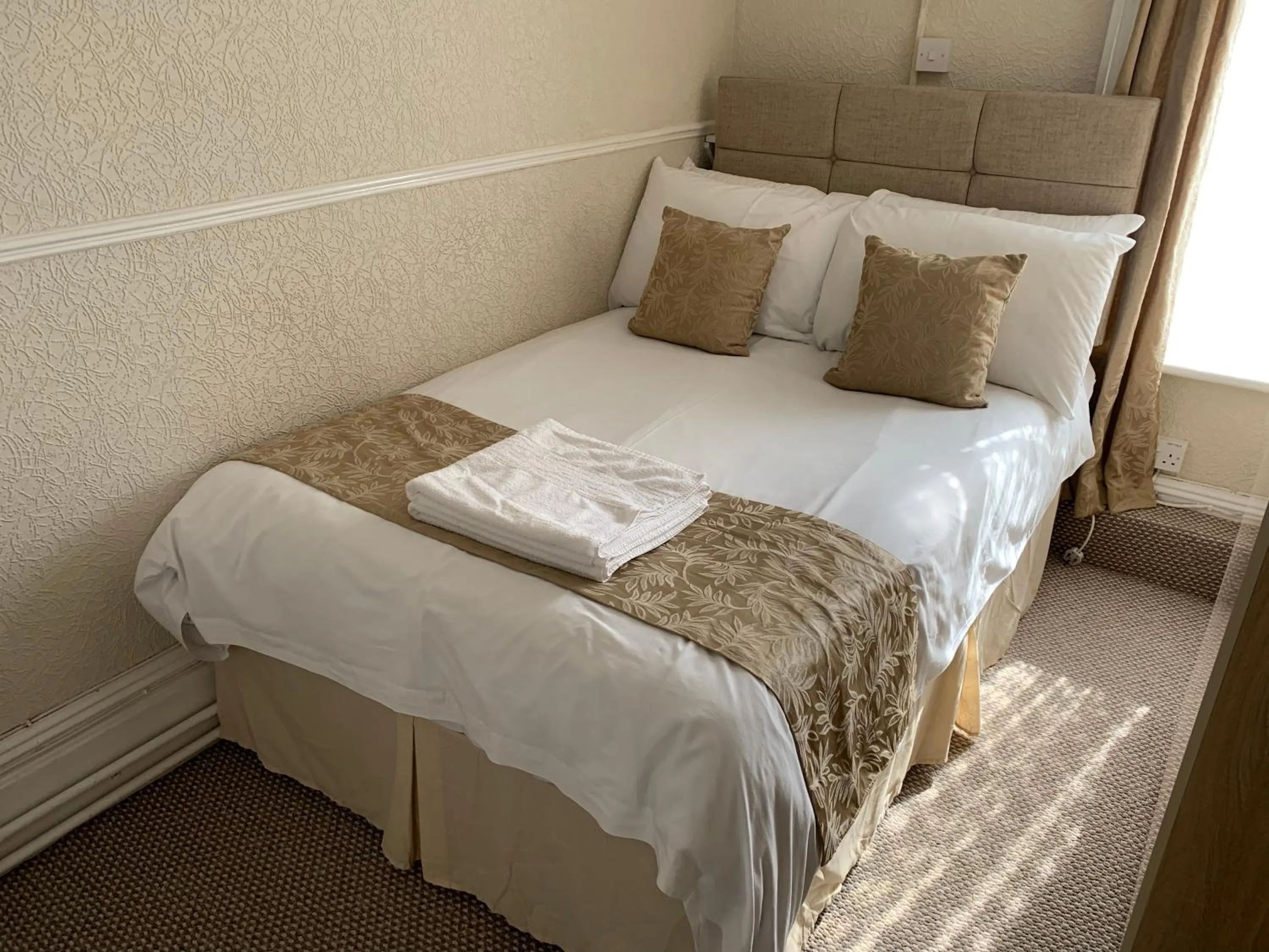 Bed in Sharn Bek Hotel