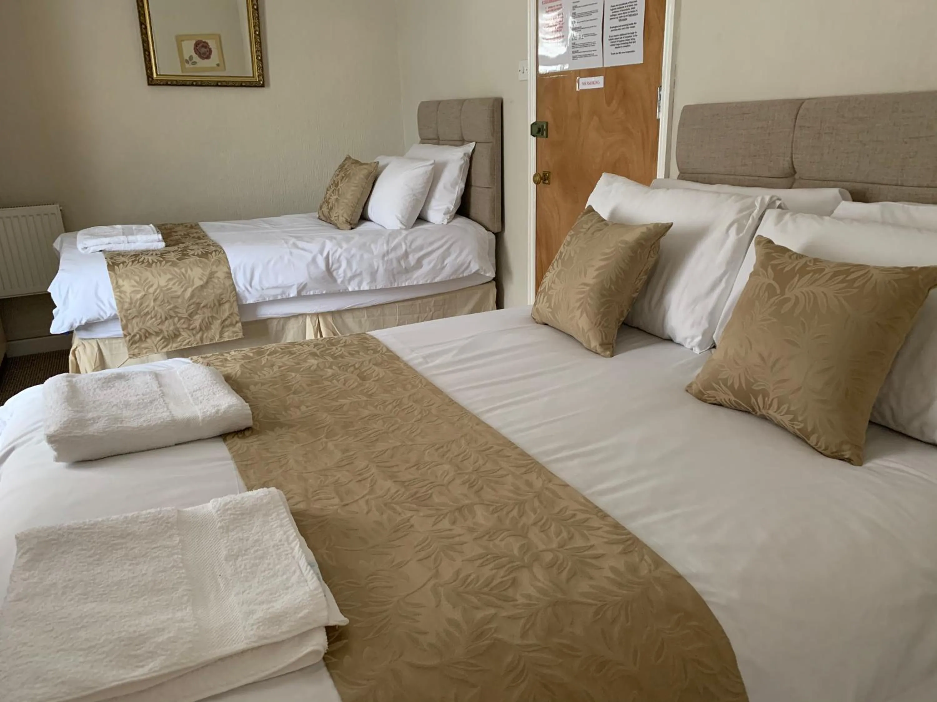 Bed in Sharn Bek Hotel