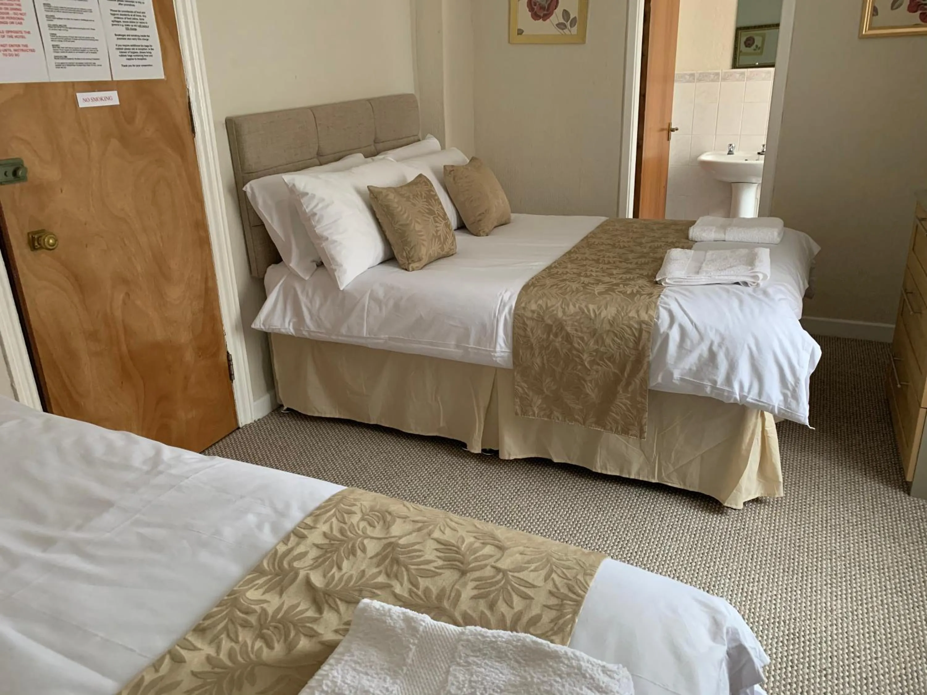 Bed in Sharn Bek Hotel