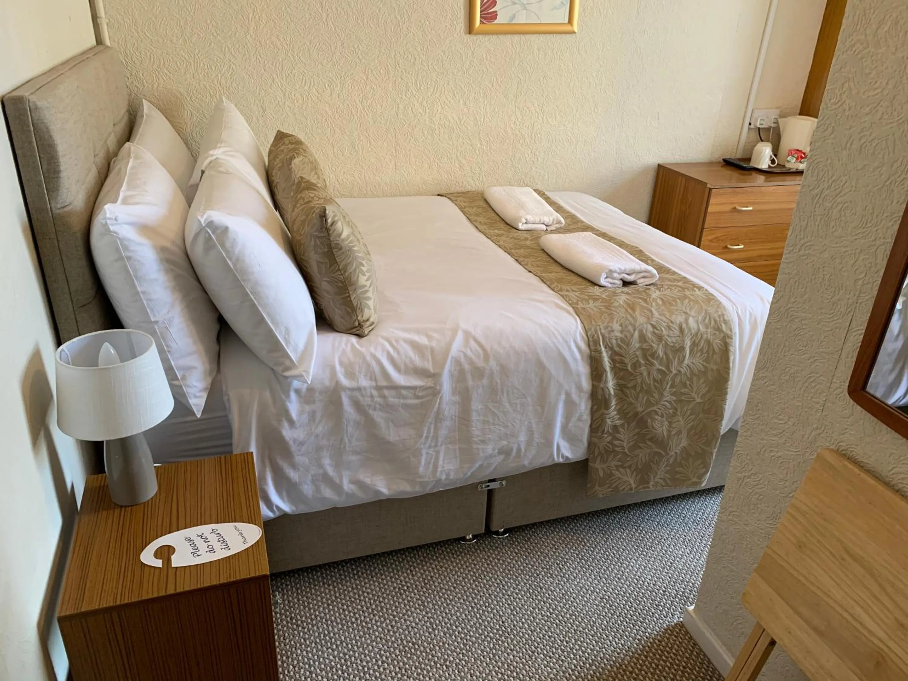 Bed in Sharn Bek Hotel