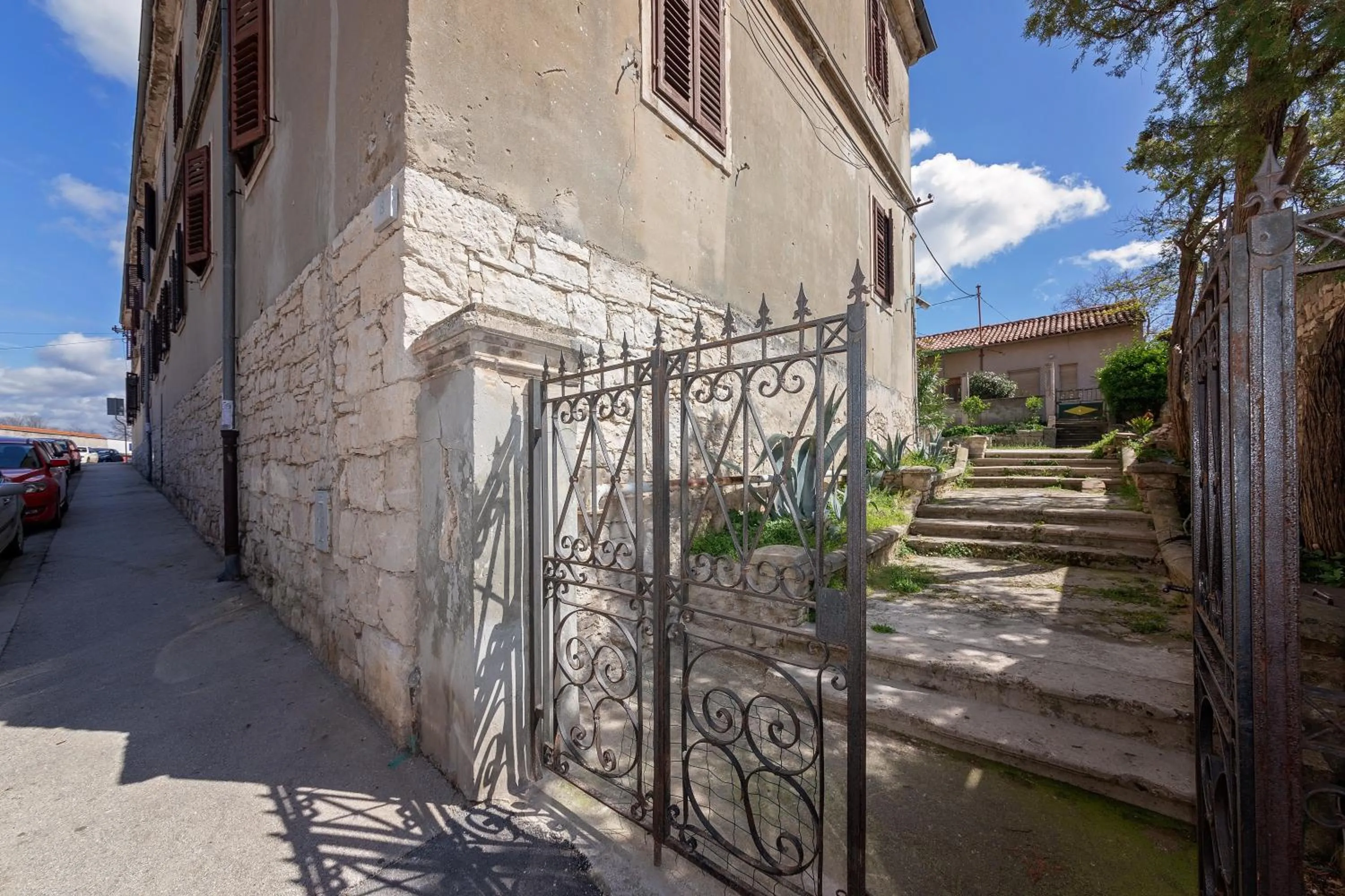 Facade/entrance in Apartment Arena