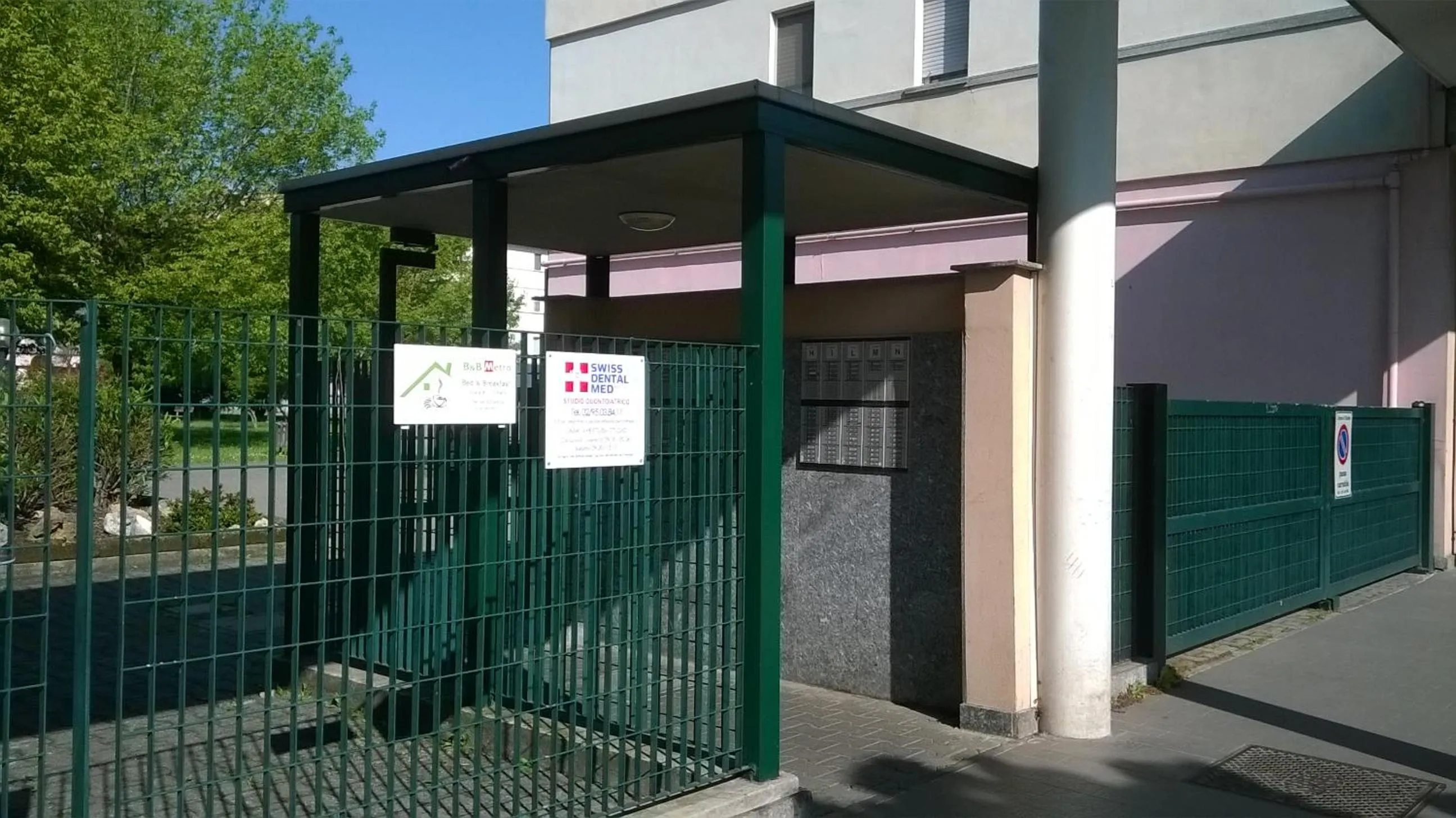 Facade/entrance in B&B Metrò