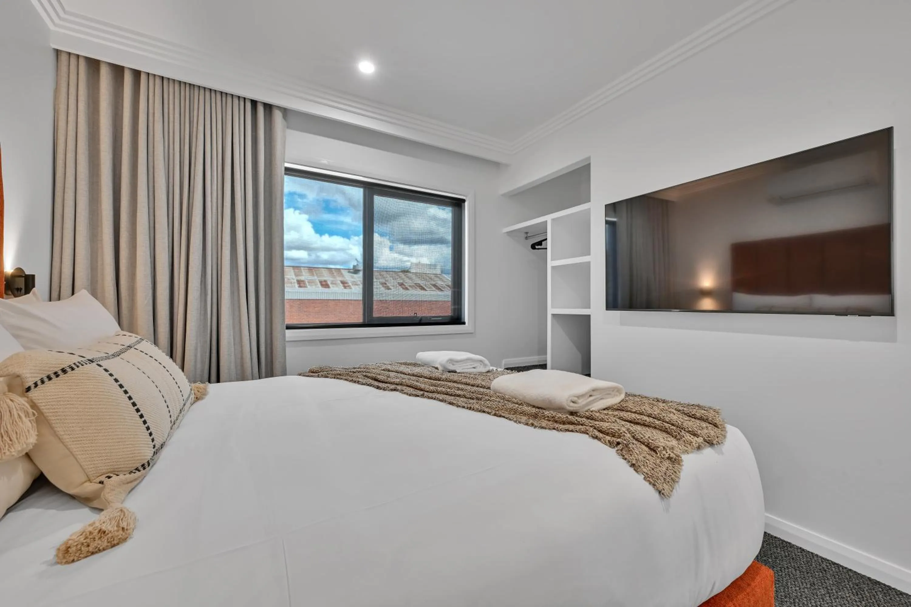 Bedroom, Bed in The Mac