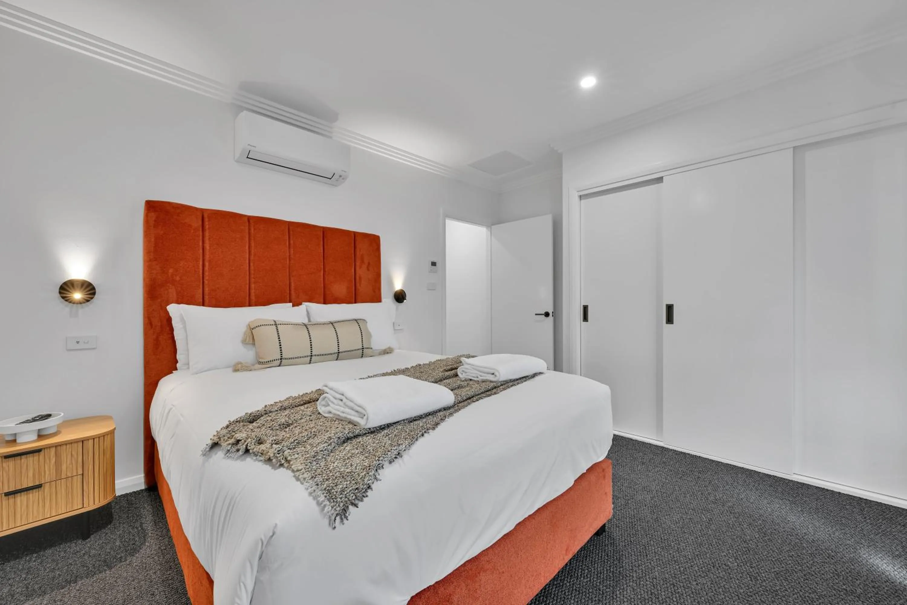 Bedroom, Bed in The Mac