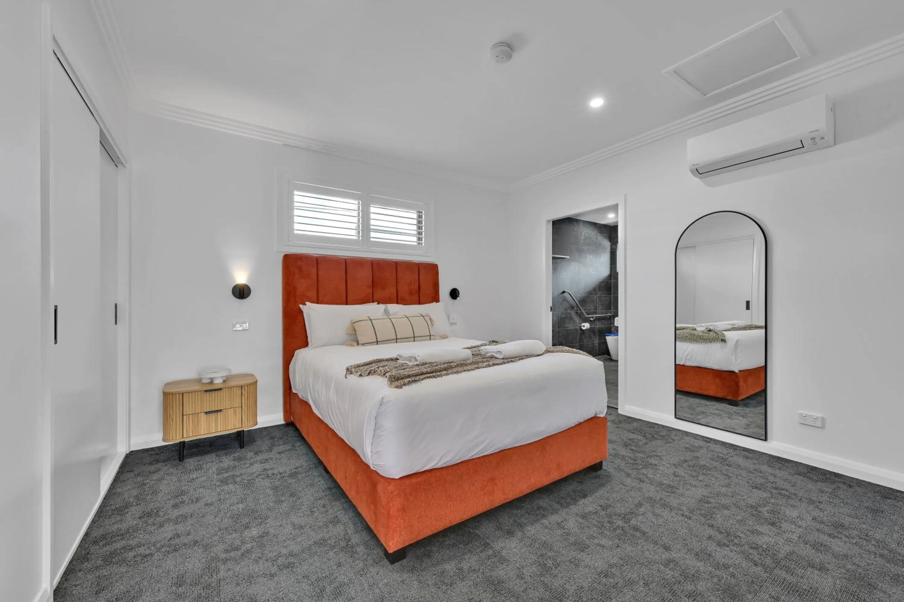 Bedroom, Bed in The Mac