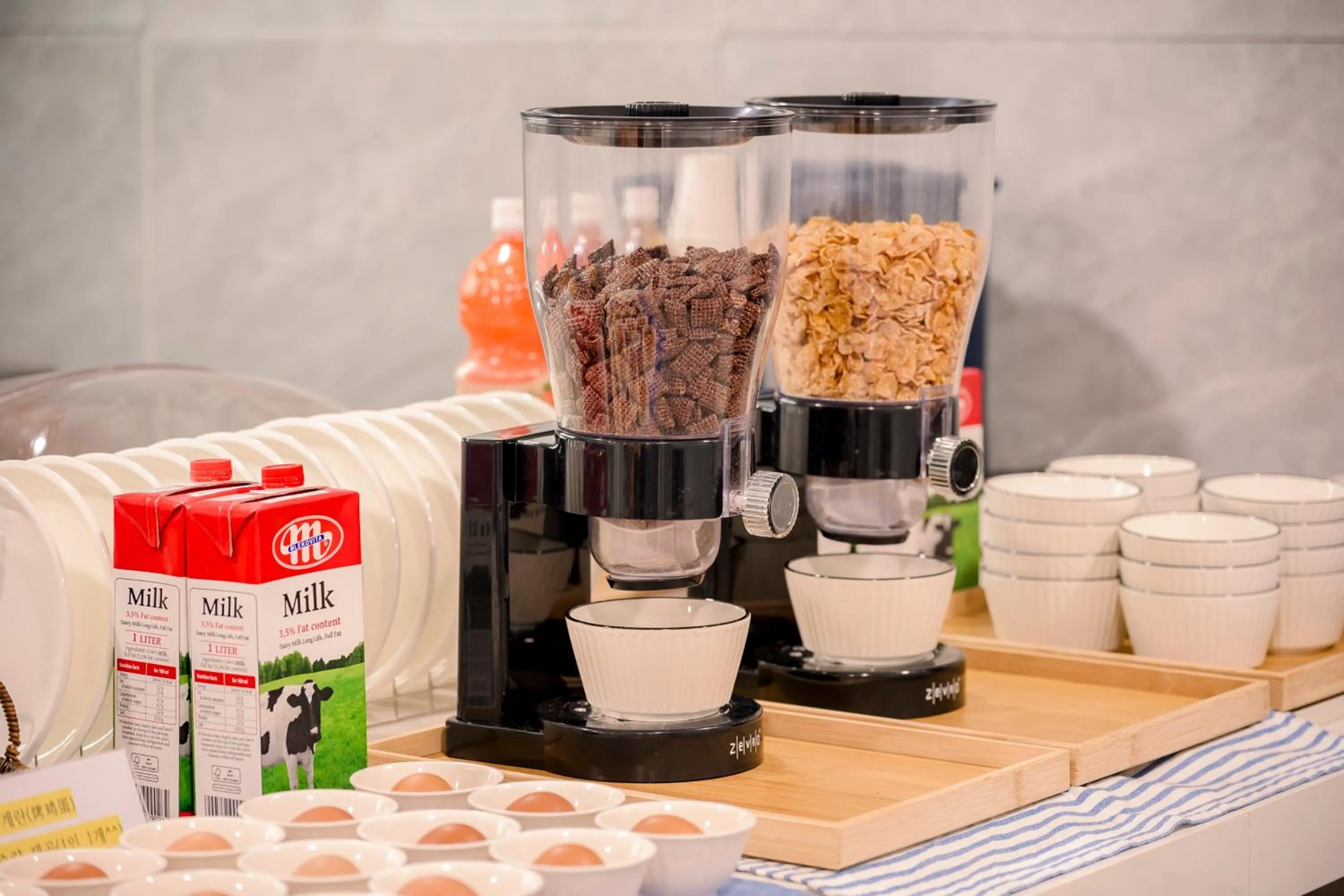 Breakfast in Hotel Moon