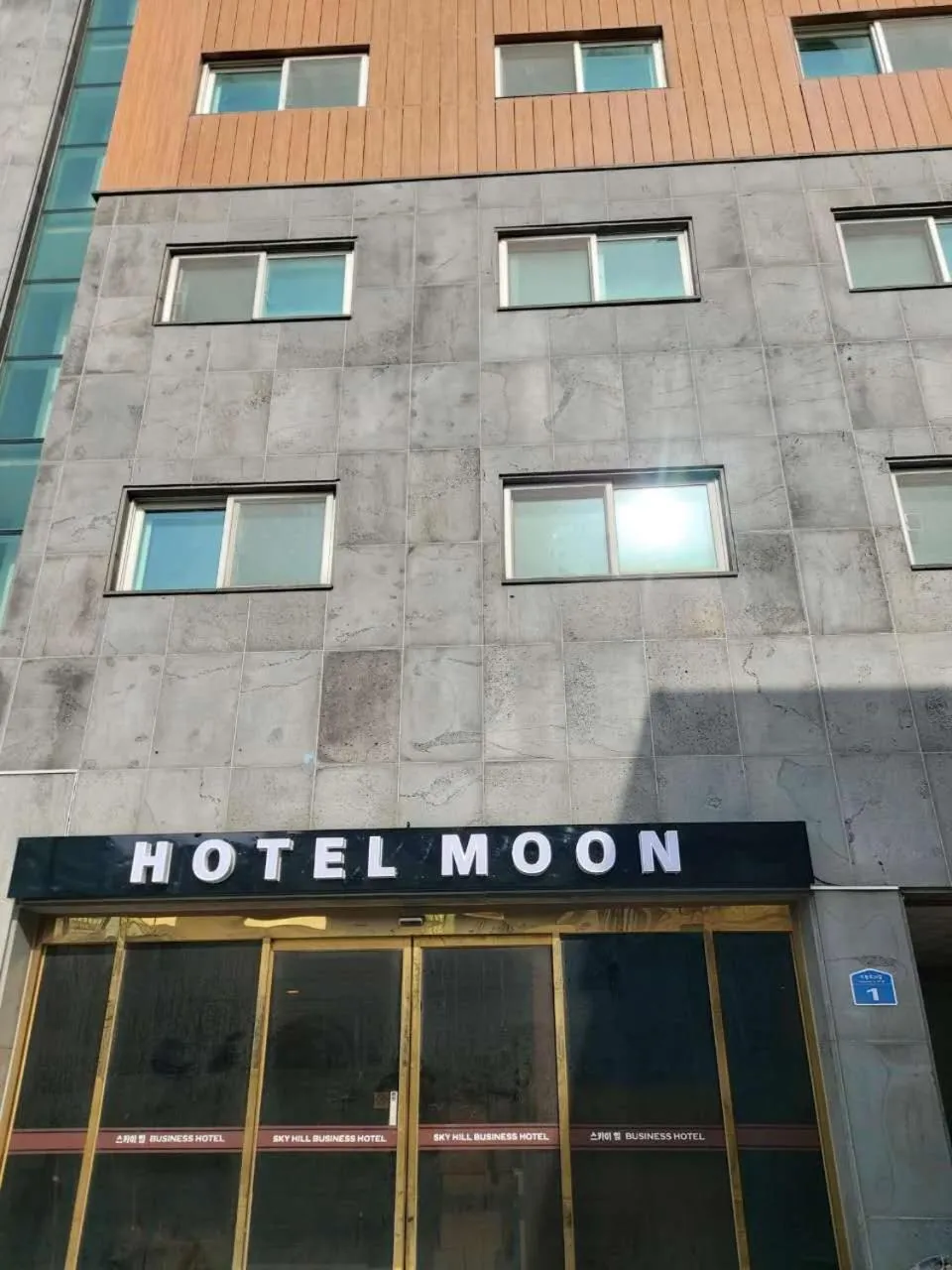 Hotel Moon