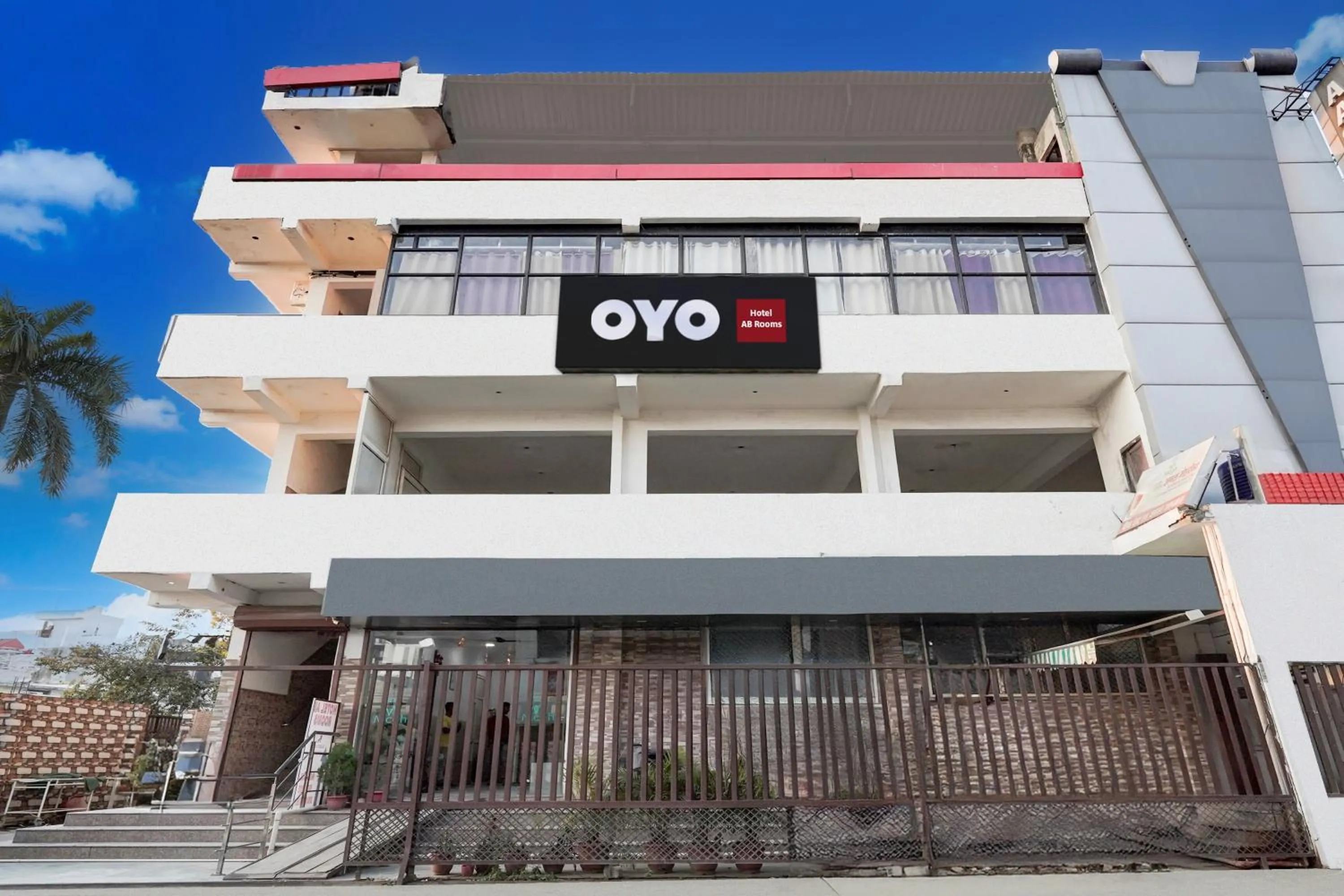 Facade/entrance in Hotel O AB Rooms
