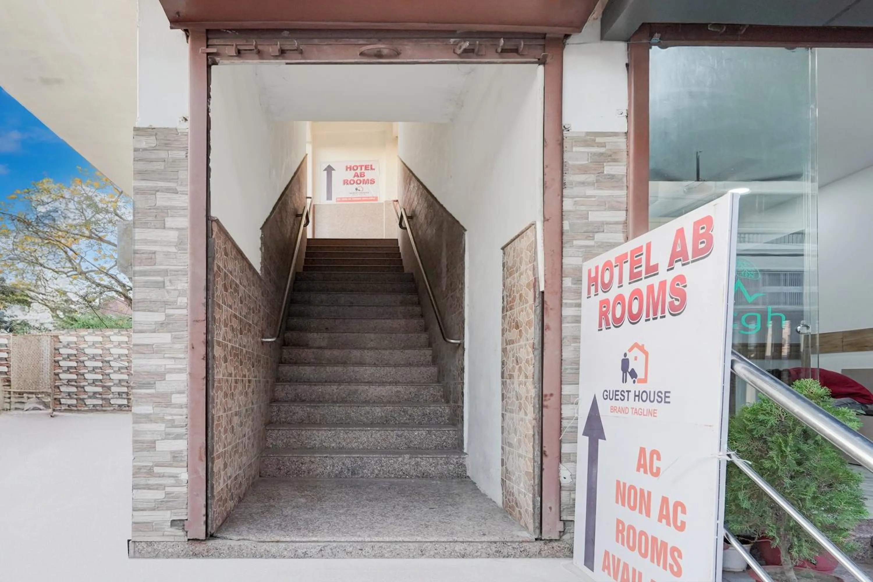 Facade/entrance in Hotel O AB Rooms